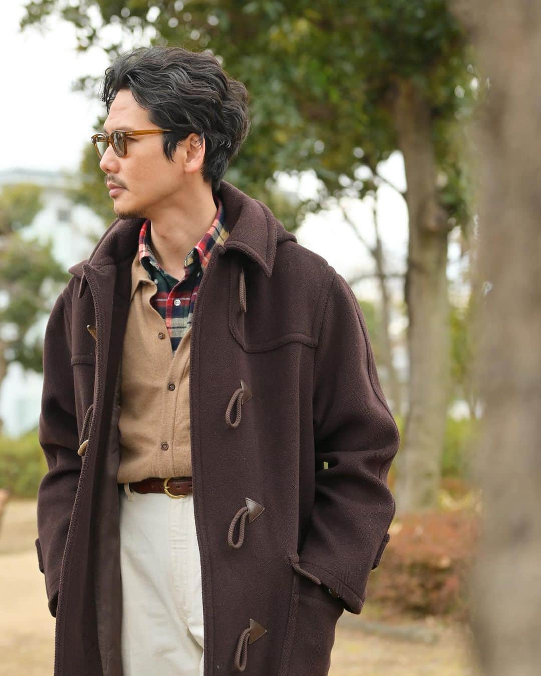 のインスタグラム：「"Warm colors on cold days" ネルシャツにペインターパンツでも上品に味付けして着ることは出来る。  【ITEM】 Coat： @hermes  Knit： @colhays  Shirt： @llbean 80's Pants： oshkosh 70's Shoes： @crockettandjones_official  Sunglasses： @aoeyewear 80's  Watch： @jaegerlecoultre 40's  #vintagefashion #menswearclothing #winter #mixandmatch」
