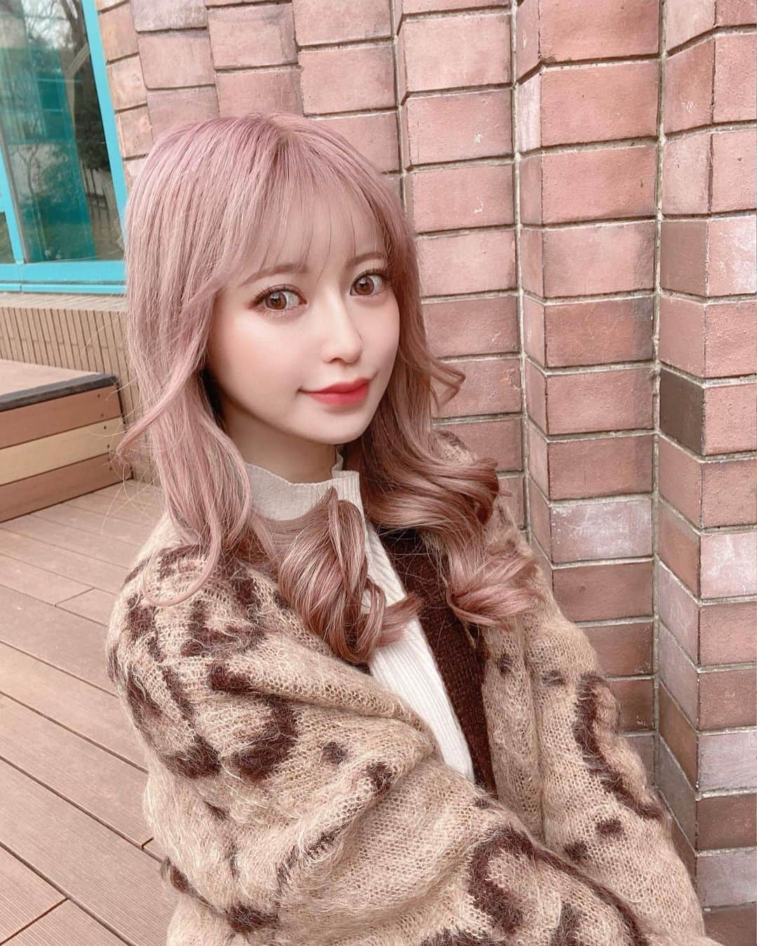 まりなちゃんのインスタグラム：「誕生日前にアンククロスで髪の毛綺麗にしてもらいました💓 いつもより控えめピンクに‼︎  mizuki__316 ankhcross_official」