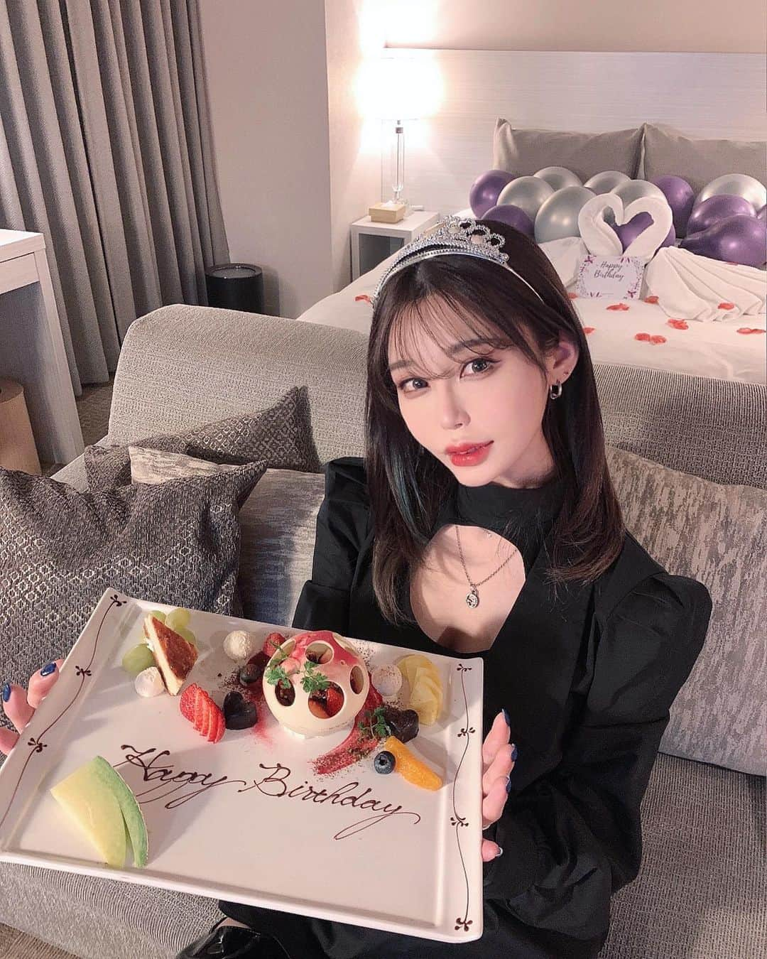 Rabiさんのインスタグラム写真 - (RabiInstagram)「Thank you to everyone who wished me a happy birthday☺️💜🎂I'm so lucky to have you all in my life and huge shoutout to my amazing friends who made my day special🥂✨💜💜💜」2月6日 21時33分 - cosmicrabbit