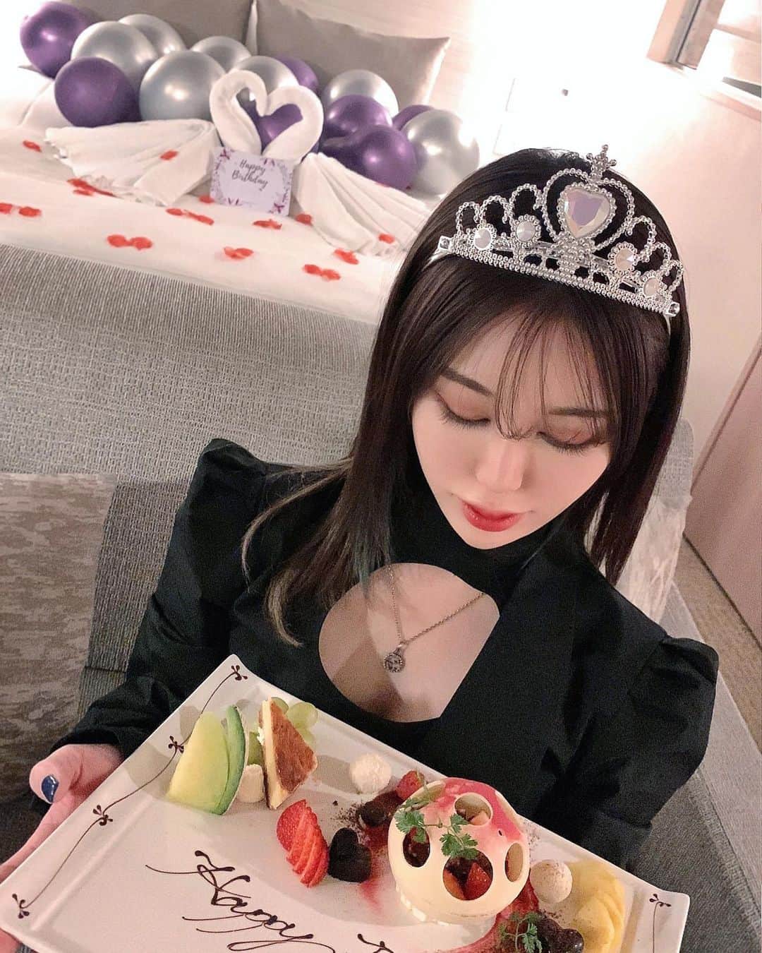 Rabiさんのインスタグラム写真 - (RabiInstagram)「Thank you to everyone who wished me a happy birthday☺️💜🎂I'm so lucky to have you all in my life and huge shoutout to my amazing friends who made my day special🥂✨💜💜💜」2月6日 21時33分 - cosmicrabbit