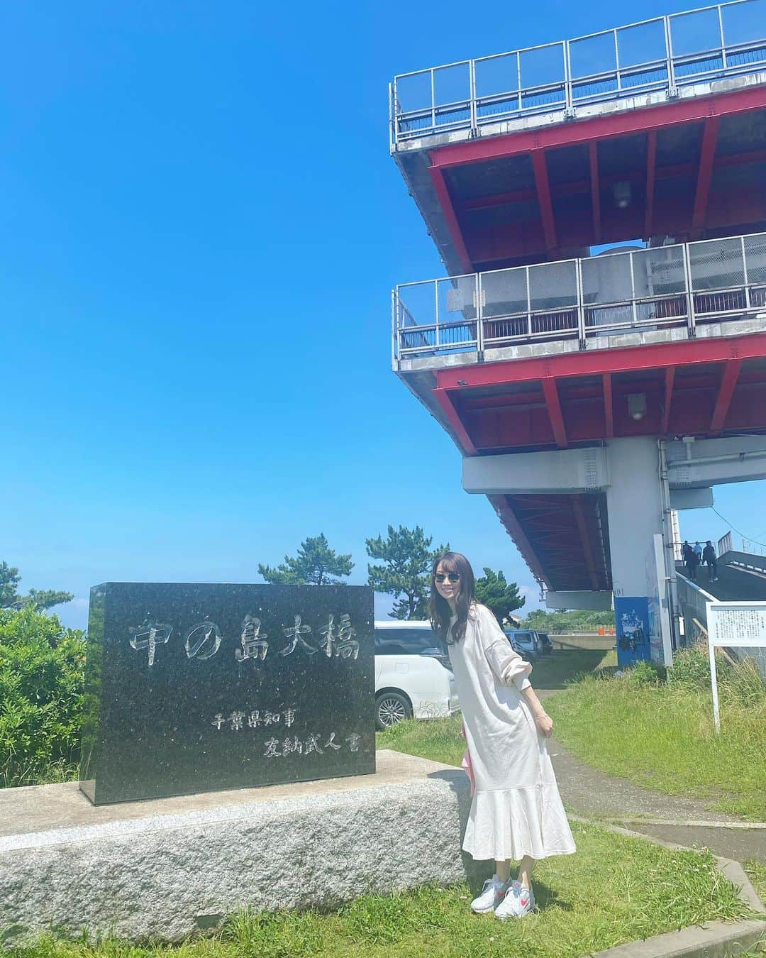 大寺かおりさんのインスタグラム写真 - (大寺かおりInstagram)「またなかなか 遠くにお出かけできなくなってしまったので 去年の春に千葉に行ったときの写真を☺️ . 木更津にある中の島大橋まで ドライブがてら行ったとき🚗🏝 . 写真と、謎に長めの動画があったので 載せておきます😂 (録られると無駄に喋ってしまうのは職業病でしょうか) . 中の島大橋、すごーく見晴らしが良くて 気持ち良かったです☺️ . . . #千葉 #木更津 #千葉観光 #中の島大橋 #海 #ドライブ #photo #過去pic」2月6日 22時10分 - kaori_ootera