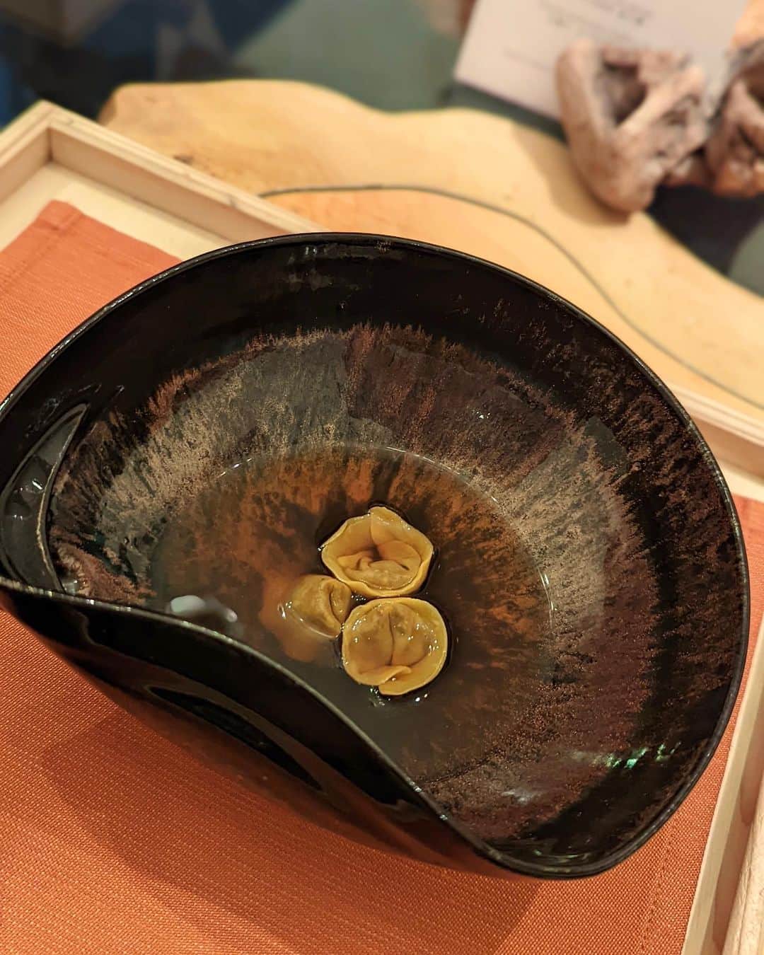 安岡あゆみさんのインスタグラム写真 - (安岡あゆみInstagram)「. エレガントな日伊融合イタリアン🇮🇹 シェフに「どれが一番美味しかったですか？」と聞かれた時、同じメニューだと地味に嬉しい☺️ この日のNo.1は、3枚目のピッツォケリフリット🍴 蕎麦粉の入った春巻きみたいなもので、イタリアの伝統的な料理だそうです。 . . #ⅱteatrinodasalone #italian #ayumi_y_gourmet #イルテアトリーノダ サローネ #イタリアン #広尾 #広尾グルメ #広尾イタリアン」2月6日 22時29分 - ayumi_yasuoka