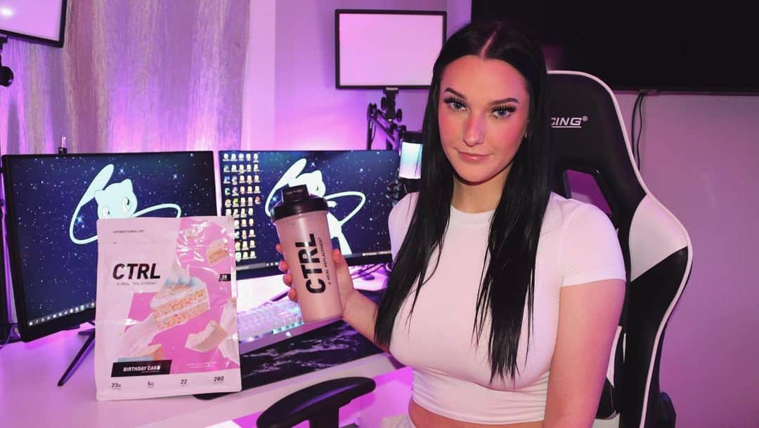 Nicole Kopchakさんのインスタグラム写真 - (Nicole KopchakInstagram)「I AM EXCITED TO FINALLY ANNOUNCE I HAVE PARTNERED WITH @drinkctrl  AKA THE BEST MEAL REPLACEMENT COMPANY EVER 🤌🏼😎 Guys make sure you check them out!!! They have the BEST flavors, BEST taste and BEST team! I’m excited to be partnered with @drinkctrl alongside big names in the gaming industry like @censor @scumpabner and daddy @fazeclan themselves 😩 MAKE SURE YOU USE MY CODE “KOP” AT CHECKOUT FOR 10% OFF ALL YOUR ORDERS 💓 #ad」2月7日 5時14分 - nicolekopchakk
