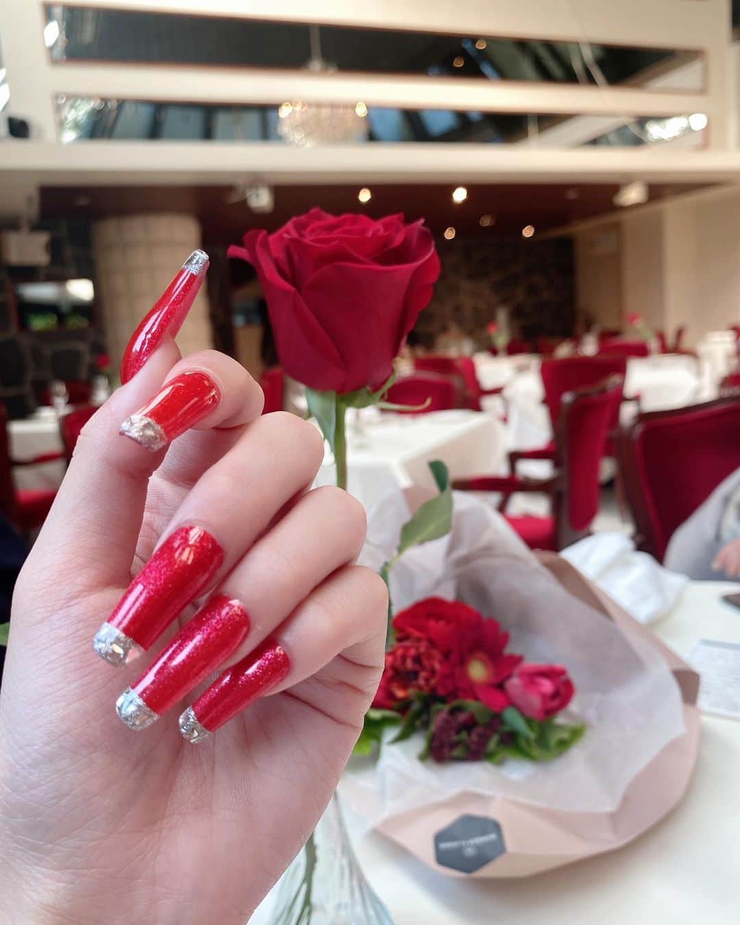 田村月光（ツッキー）のインスタグラム：「𝗡𝗲𝘄 𝗡𝗮𝗶𝗹 🌹🖤 #valentinenails」