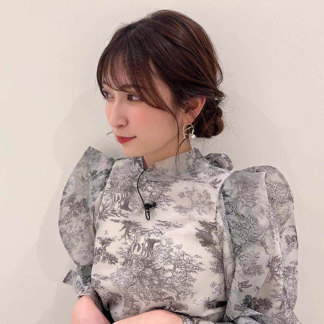 吉田朱里さんのインスタグラム写真 - (吉田朱里Instagram)「発売前から狙ってた #snidel のトップスとスカート スタイルめっちゃ良く見える💪 . 今週放送の #ネタバレスMTG  の衣装です💕 . #snidel #fashion #ootd」2月7日 18時23分 - _yoshida_akari