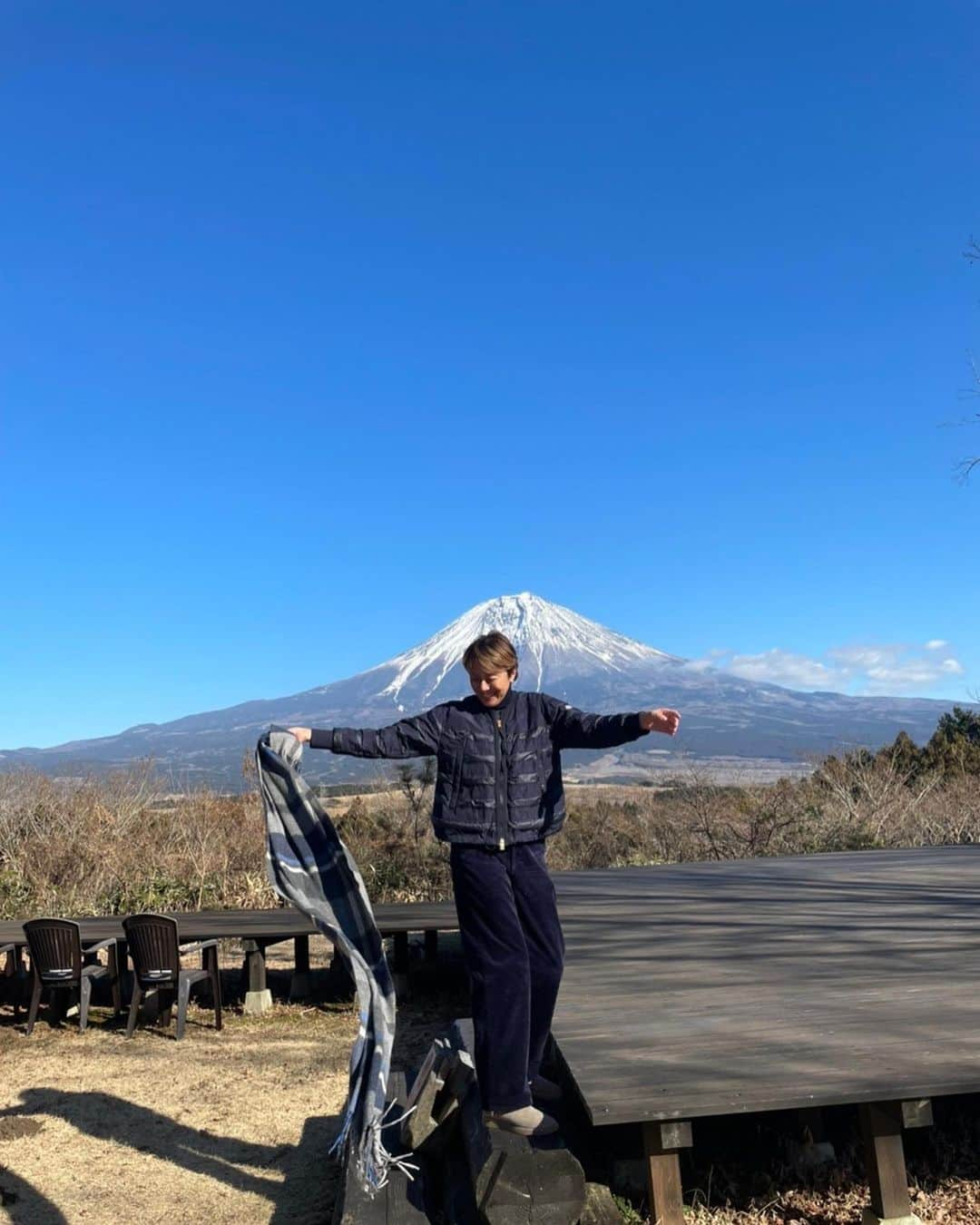 RIKACOさんのインスタグラム写真 - (RIKACOInstagram)「Hello富士山 すんごいパワー💙 自然は素晴らしい . 先日行った時の写真だよん😚またすぐ行きたいな〜🤲 #静岡 #富士山 #富士宮 #自然農法 #野菜　#発酵 #リトリート #計画中　#❤️」2月7日 11時15分 - rikaco_official