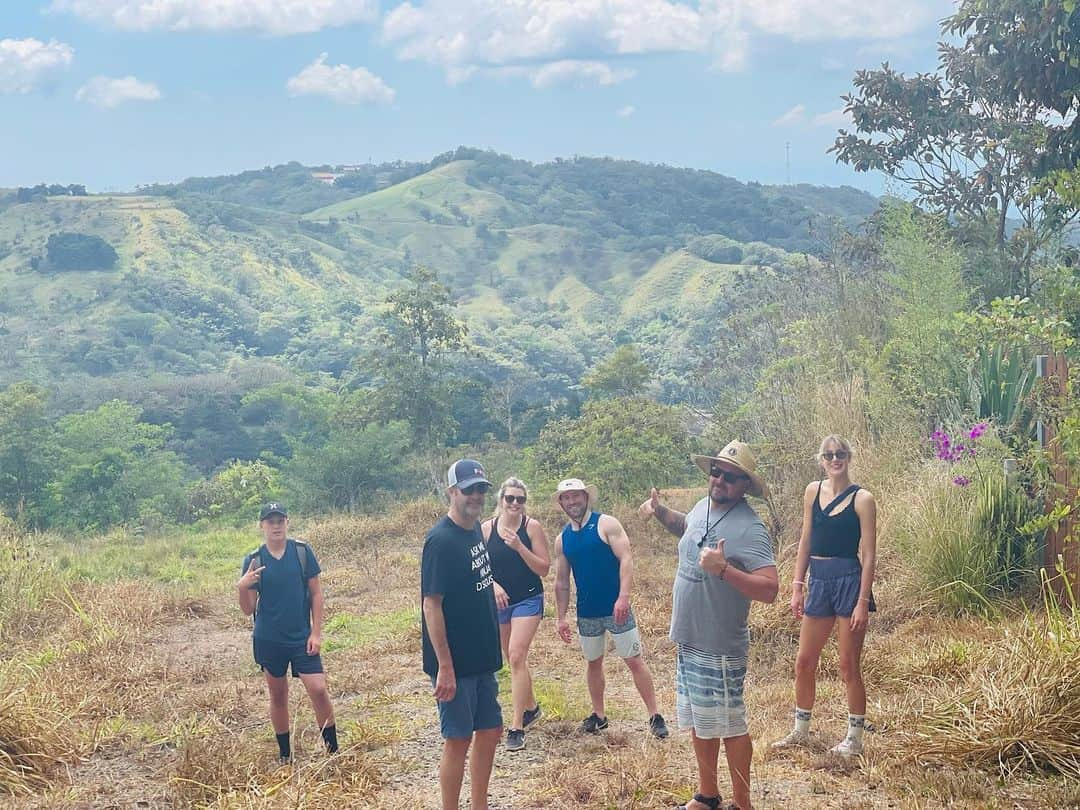 キンバリー・ヒルのインスタグラム：「Spent last week exploring Costa Rica, and already can’t wait to go back! Special bonus was getting to spend time with the incredibly kind people of @sanramonvolley 🤍」