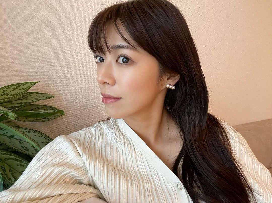 わちみなみのインスタグラム：「アイブロウはプロにお任せするとやっぱり綺麗になる✨  まつ毛のパーマも久々にしましたが気持ちが上がりますね☺️ 横幅がないのが悩みなのでまつ毛の端は流してもらうようにデザインしていただきました。  @chipieee_ila @__kaede.516_」