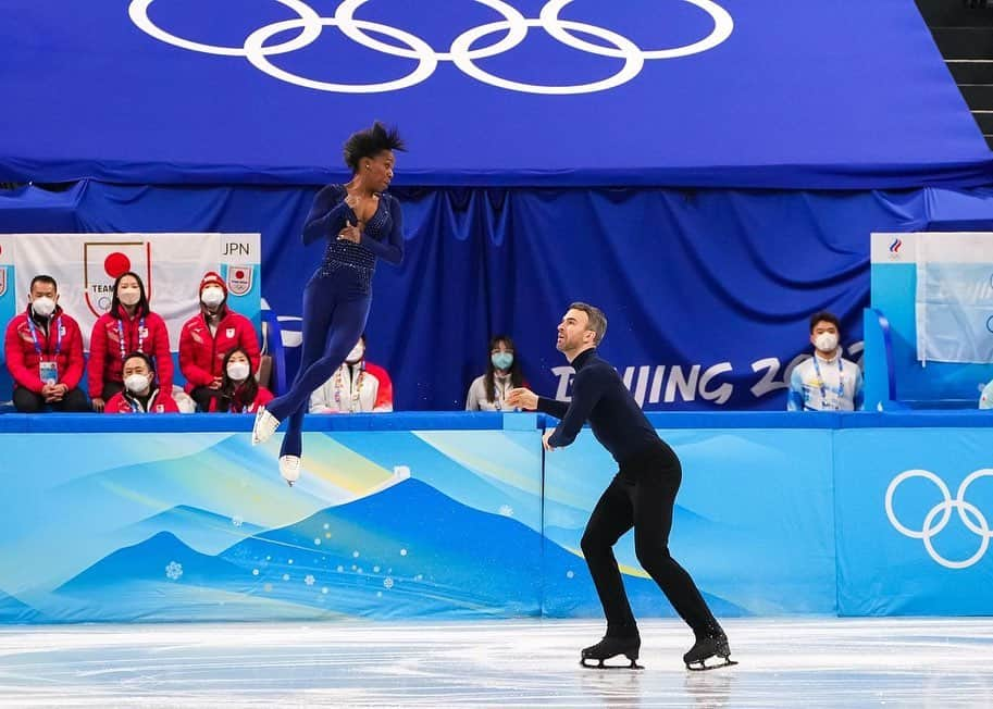 エリック・ラドフォードのインスタグラム：「Very proud of this performance. Thank you for all the support throughout this amazing adventure! A good start to this Olympics!  #olympics #beijing2022 #figureskating #figureskater #proud #pairskating #gocanadago #teamcanada #outandproud #lgbt   Thank you @gregkolz for capturing these! 📸」