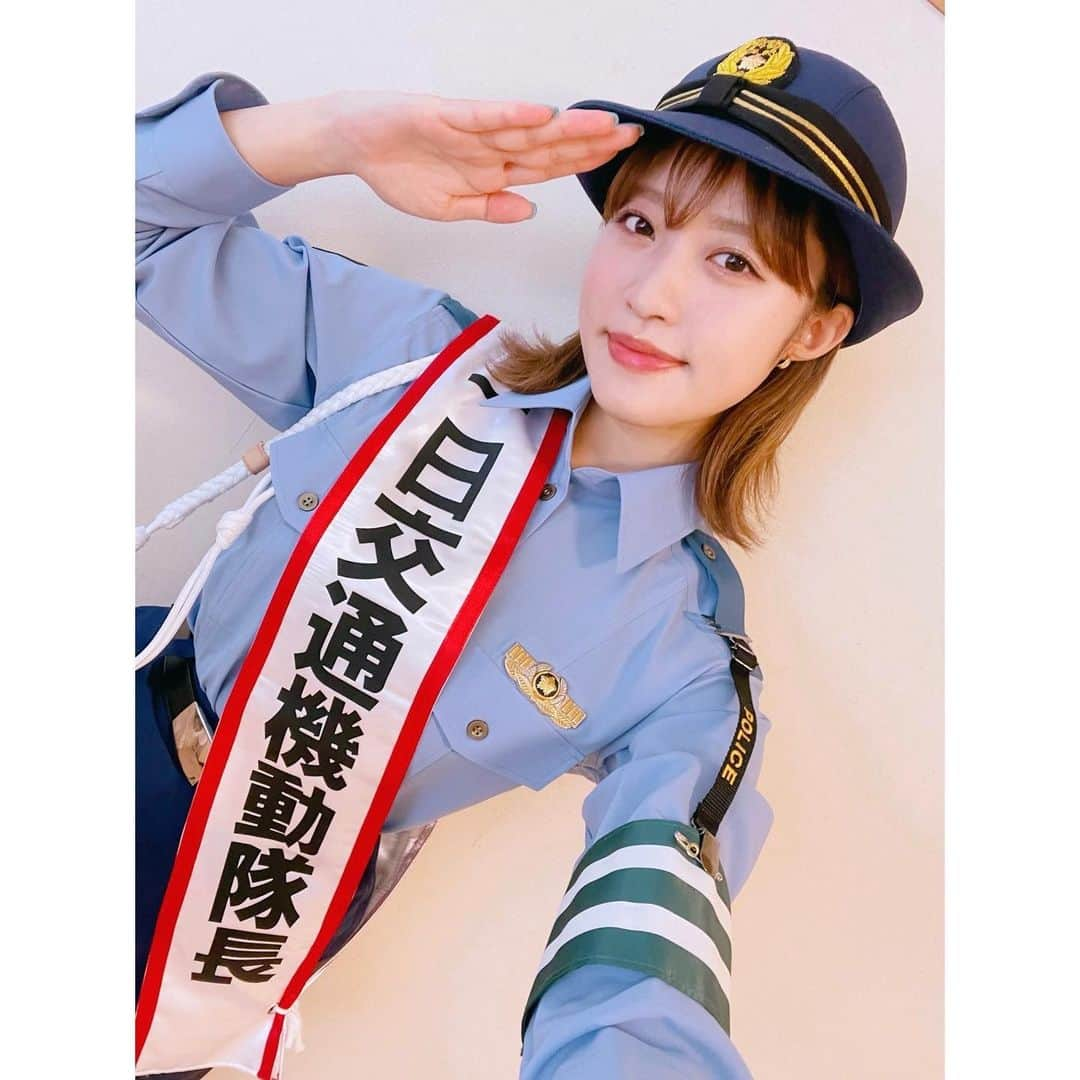 王林さんのインスタグラム写真 - (王林Instagram)「🚓🧤  交通機動隊長はおわってますが、みなさんに元、交通機動隊長から呼びかけです📣  横断歩道は歩行者が優先！！ 渡る時は渡って、そして、ありがとう💞 車は止まって思いやりを💞  優しい気持ちで溢れる青森でいてほしいですね🌞  雪道の運転も気をつけてね🧚💠  #交通安全 #横断歩道は歩行者優先 #青森県」2月7日 14時46分 - ourin_ringoooo