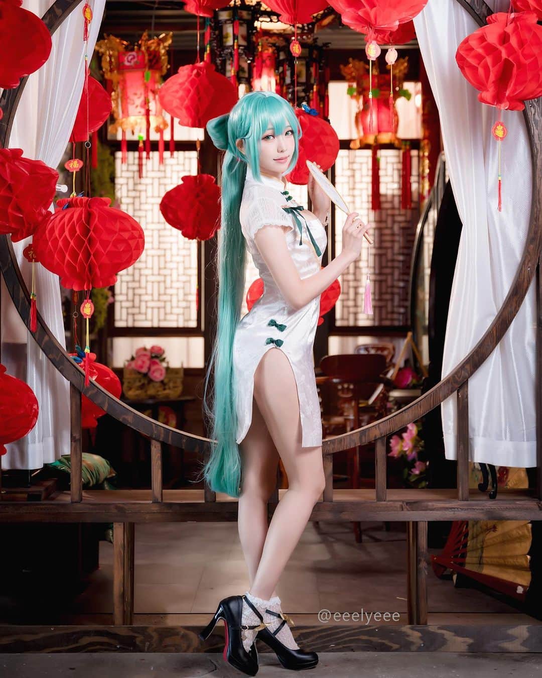 Elyさんのインスタグラム写真 - (ElyInstagram)「Belated Chinese new year greetings to you! Always love Miku💕 🎁Hatsune Miku photo set as extra reward, will be sent to all Patreסn subscriber in this February.♡ ✦Past digital photo set :elycosplay.gumroad.com  初音來給大家拜晚年💕 🎁新年氣氛的初音旗袍 韶華Ver.會送給這個月所有訂閱者!  ✦過往寫真收藏 : www.eeelyeee.com   #elycosplay #cosplay #hatsunemiku #mikuhatsune #コスプレ #初音ミク」2月7日 14時55分 - eeelyeee
