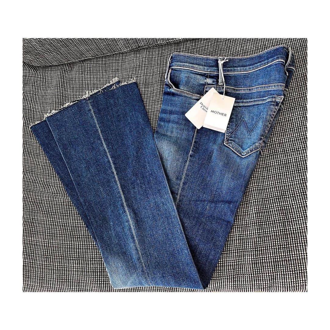 のインスタグラム：「. . やっと出会えた❤️ . どタイプなフレアデニム👖 . . 色、形、履き心地、デザイン パーフェクト😍 MOTHERのデニムやっぱりカッコ良い👖 . お気に入りっ大切に履こう🎶 . . . . #denim#mother#ドゥーズィエムクラス#デニム#ジーパン#フレアデニム#ブーツカット#春服#お買い物#楽しい#洋服好き」