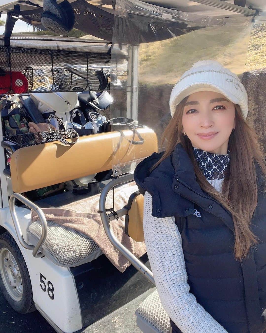 のインスタグラム：「久しぶりにゴルフ⛳️のラウンドしてきたよ😊  寒かったけど快晴でゴルフ日和〜✨  ウェアは最近ハマってる @pearlygates_official 💕  #ゴルフ#ゴルフ女子#女子ゴルフ#ゴルフ大好き#ゴルフ好き#ゴルフ好きな人と繋がりたい#ゴルフコーデ#ゴルフファッション#ゴルフウェア#ゴルフ初心者#ゴルフ男子 #スポーツ#スポーツ女子#いつかの写真  #golf#golfer#golfwear#golffashion#golflife#instagolf#golfstagram#golflove#golfgirl#golfcourse#golfing#golfclub#glfswing#sports#高尔夫#골프」