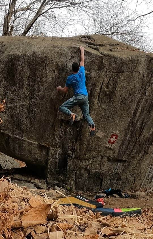 イェルネイ・クルーダーのインスタグラム：「While working on bigger projects, finishing "easier" stuff quickly 💪🏻. Done: - 100% CH 8a (video), - Unique pink 8a+ (flash), - Tra 9 minuti sit 8a (second go), - Shakin Steven's sit 7c+ (flash)  Also made a good progress on "FDGTF" 🤩 can't wait to come back on it tomorrow. Fingers crossed for cold temps 🤞🏻. _____________ @scarpaspa @ocun.climbing @snowmonkey @gopro」