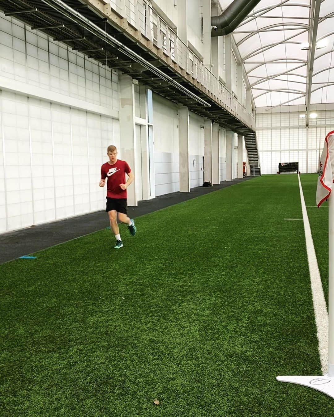 カイル・エドマンドのインスタグラム：「A week at the three lions🦁💪🏼」