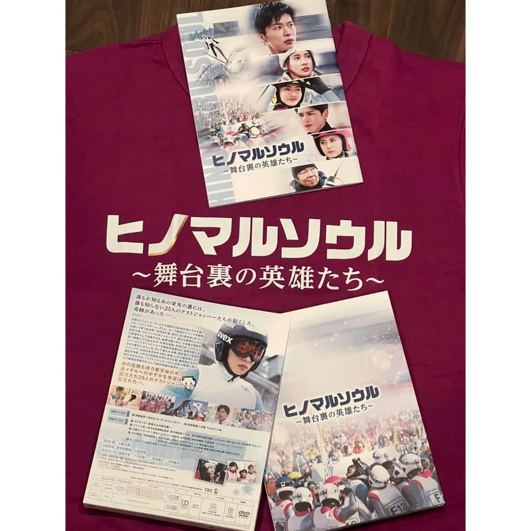 土屋太鳳さんのインスタグラム写真 - (土屋太鳳Instagram)「冬季オリンピック、始まりましたね…！！！ パラリンピックは３月４日に開催されるので 少し寒さは違うのかもしれないけれど 報道を見ているとすごく寒そうで 冬の競技会であることを 画面越しにも実感します❄🎿⛸✨✨ 開会式の報道で メインスタジアムの上に打ち上げられた花火を はっ！と息を呑むようにして見守る 北京にお住いの方々や報道陣の方々の姿を見て、 あ、同じだなぁ😳気持ちわかるなぁ… と思いました💡 去年の夏に 東京２０２０オリンピック・パラリンピックの 開会式や閉会式が行われた時、 私も家族も同じ反応と動きだったから😊 . 場所が変わっても、 いろいろなことがあっても、 人生をかけて準備なさってきた 選手の方々の想いが変わらないように、 見守ったり応援したい人々の気持ちも 変わらないんだなと感じた風景でした🎆🔥✨ そして様々な競技が始まった今、 選手の方々の素晴らしい姿に 感動しています🙏✨✨ . そしてそして… 私は林先生の 「今でしょ！」という言葉が大好きで ほんとそうだな、と思うのですが… 今日も、その言葉を。 今でしょ！？ . 映画「 #ヒノマルソウル 〜舞台裏の英雄たち〜 」 Blu-rayやDVDをお持ちの方々、 興味がある方々、 ぜひぜひぜひぜひぜひ！ 今でしょ？！？！！」2月7日 19時03分 - taotsuchiya_official