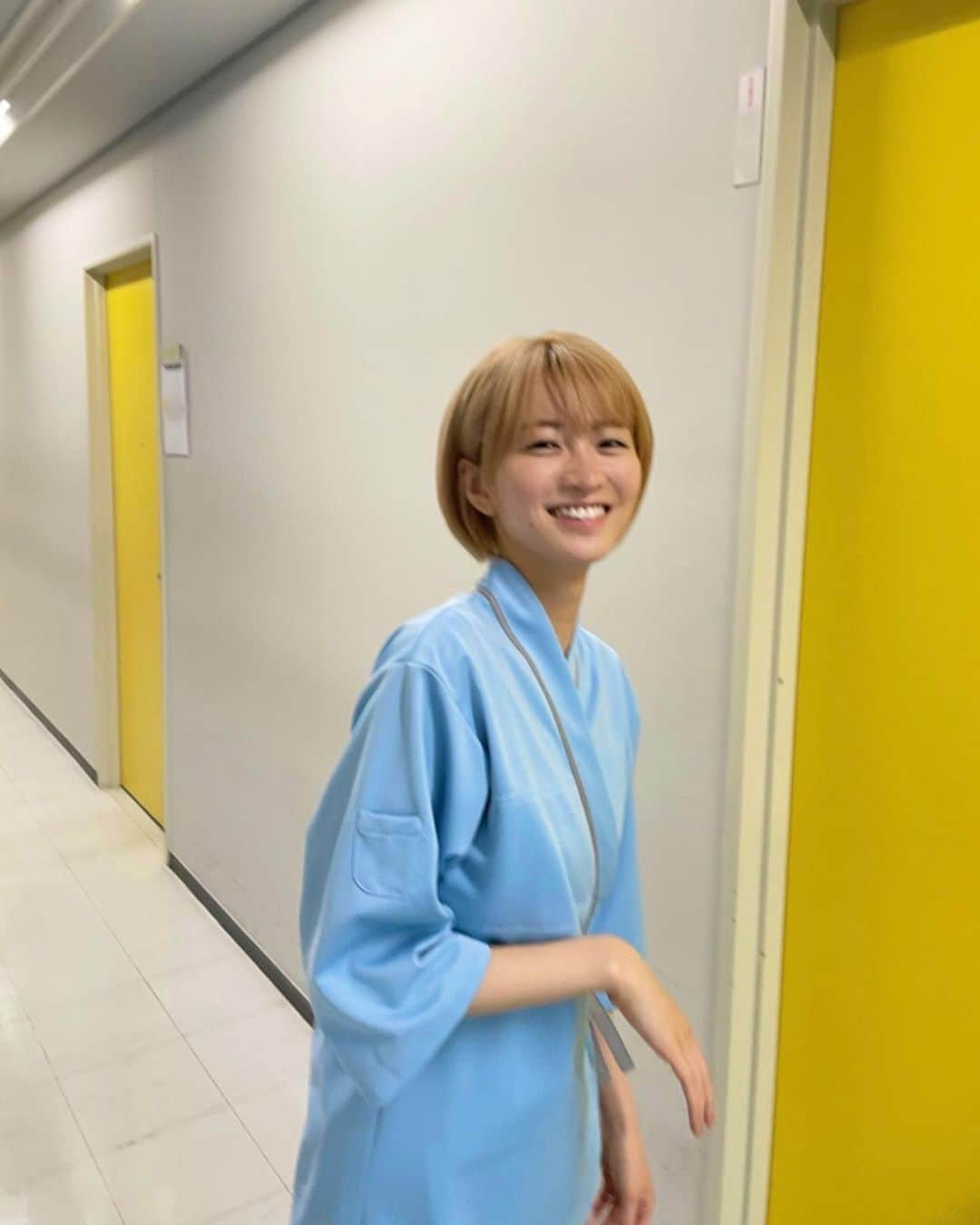 岡崎紗絵さんのインスタグラム写真 - (岡崎紗絵Instagram)「本日22時からドクターホワイト4話👩‍⚕️  佐久間先生と鳥羽先生の関係性、 羨ましいです。とても素敵。  白夜さんもどんどん表情豊かに。 きゅんにぴえん。 覚えることいっぱい🥺  そしてお兄ちゃん達に迫る謎も どんどんと近づいてきます！  今夜も盛り沢山。是非見てください！  #ドクターホワイト #第4話 #きゅん #ぴえん #最近の流行り言葉はなんでしょう #わかりません笑 #写真は1話の時のやつ #本日22時 #みてね」2月7日 19時40分 - sae_okazaki