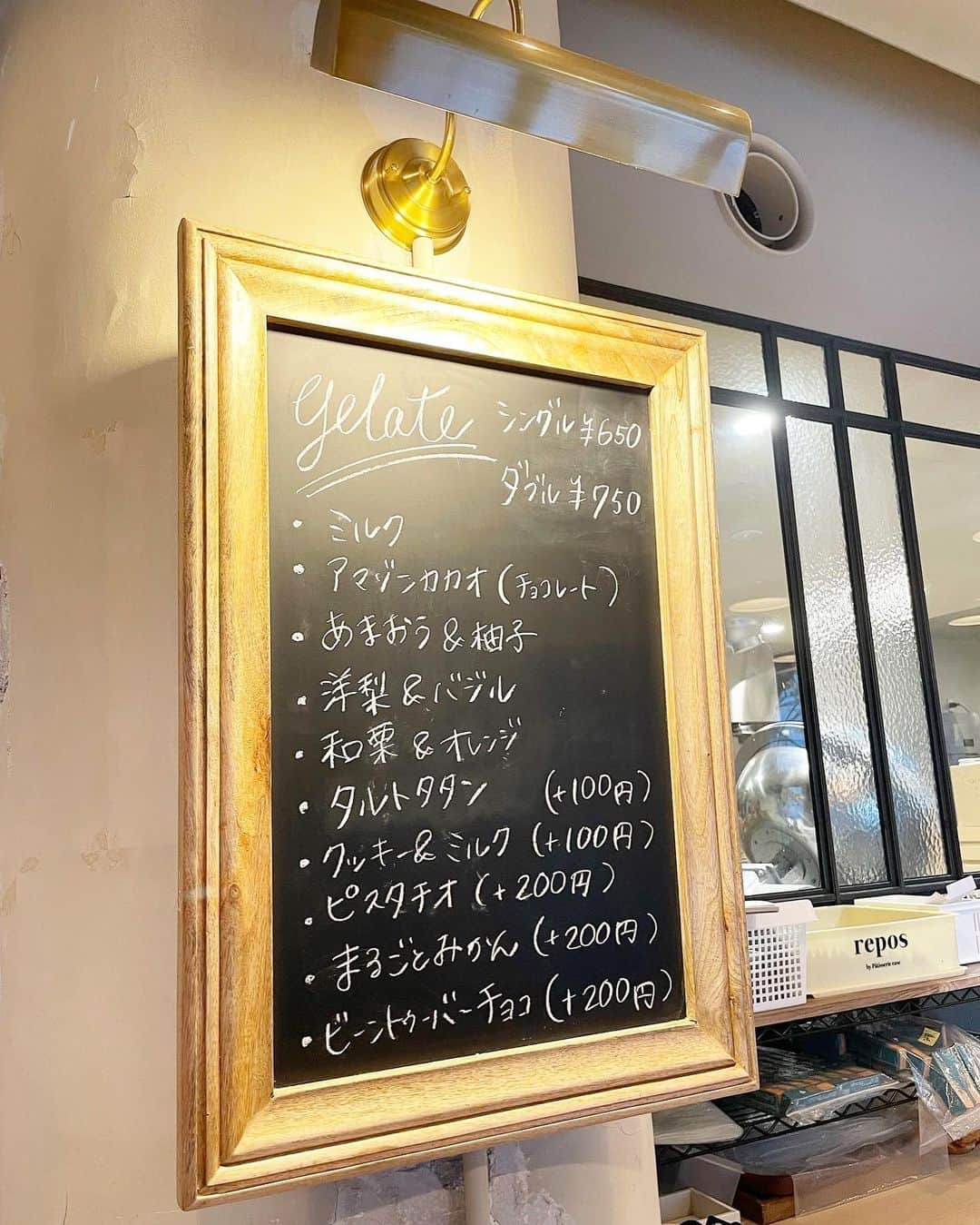 あやちゃんさんのインスタグラム写真 - (あやちゃんInstagram)「🍨🍫 チョコレートとジェラートのお店♡ 外観がまず可愛くて💗◎ 結構混んでた😢💭 イートイン利用はジェラートを購入の方のみでした🍨  シャツワンピースとアウターは @blackqueen.official のだよ🤎 ちょー可愛くてロングブーツとの相性いい👏👏 ブーツは #grl の🤍 柔らかい素材でヒールも低いから歩きやすい🖤  ♡11:00〜18:00 ♡定休日:水曜日 ♡東京都中央区日本橋兜町１−１０ 日証館 1階  #ティール #tealtokyo  #日本橋カフェ #日本橋 #日本橋グルメ #日本橋ランチ #茅場町グルメ #茅場町カフェ #銀座カフェ #東京カフェ #東京駅カフェ #銀座ランチ #バレンタインチョコ #ジェラート #日本橋スイーツ #スイーツ巡り #シャツワンピース #シャツワンピ #ロングブーツ #ニーハイブーツ #韓国ファッション #ギャルコーデ #グレイル #グレイル購入品 #grl購入品 #大人コーデ」2月7日 20時37分 - aya.you.love.r