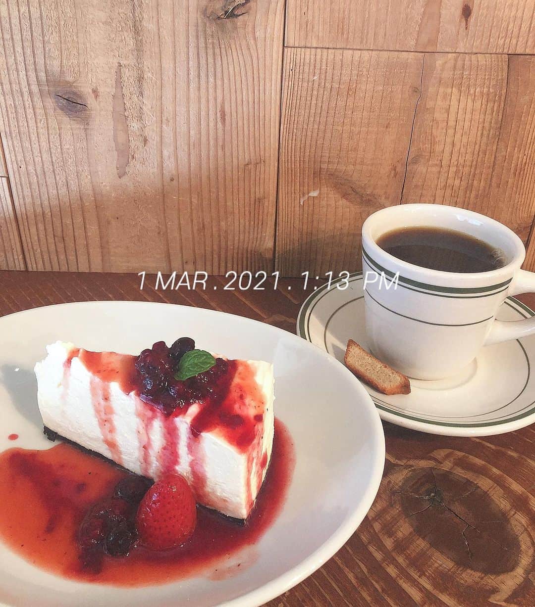 下川琴戸音のインスタグラム：「・ ・ 味覚と嗅覚が 消え失せつつある今日この頃🙂💭 飲み物はほんまに味しなーい お菓子も何食べてるかよーわからん ゼリーなんてほんま味ない🥲笑 ㅤ 食べること以外する事ないのに それすらも…😫💦 ・ これ撮ったの去年の日付笑 ・ ・ ・ #Cafe #自宅療養中 #消えた味覚と嗅覚」