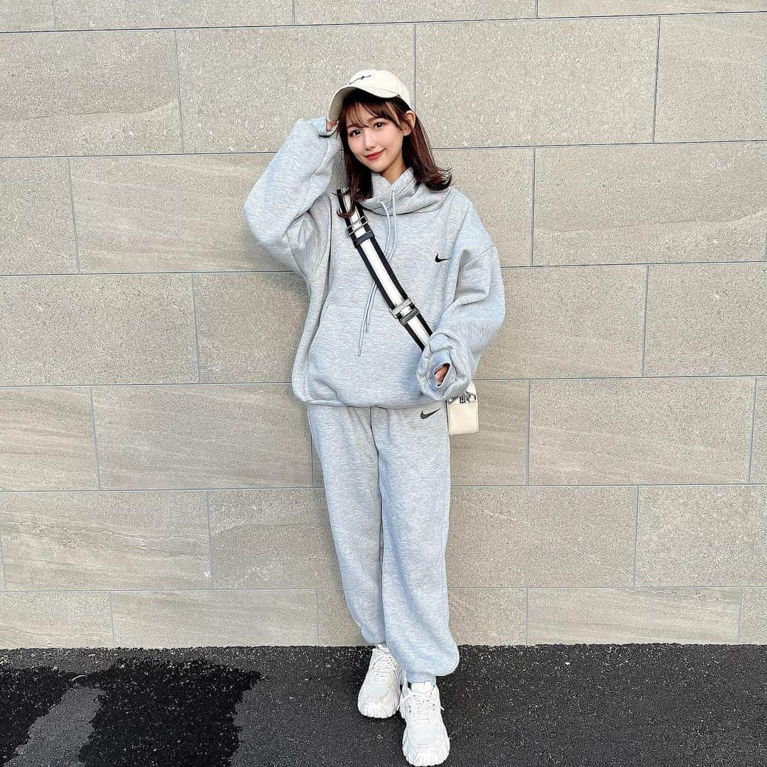 加藤里奈さんのインスタグラム写真 - (加藤里奈Instagram)「⋆ とってもカジュアルな日❤︎  #ootd #fashion #instafood #instagram  #hairstyle #outfit #code #instafashion  #ファッション #撮影 #ヘアスタイル #ヘア  #コーディネート #コーデ #今日の服」2月7日 21時04分 - katoco0326