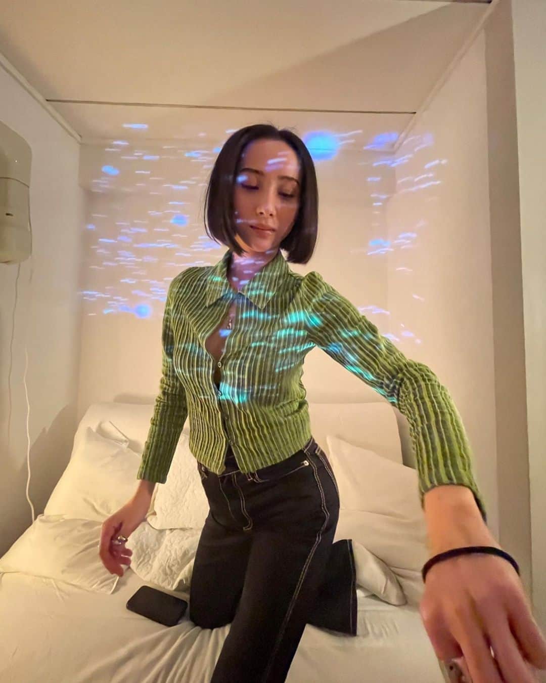 のインスタグラム：「🧚🏼🛋🤍✨🌠」
