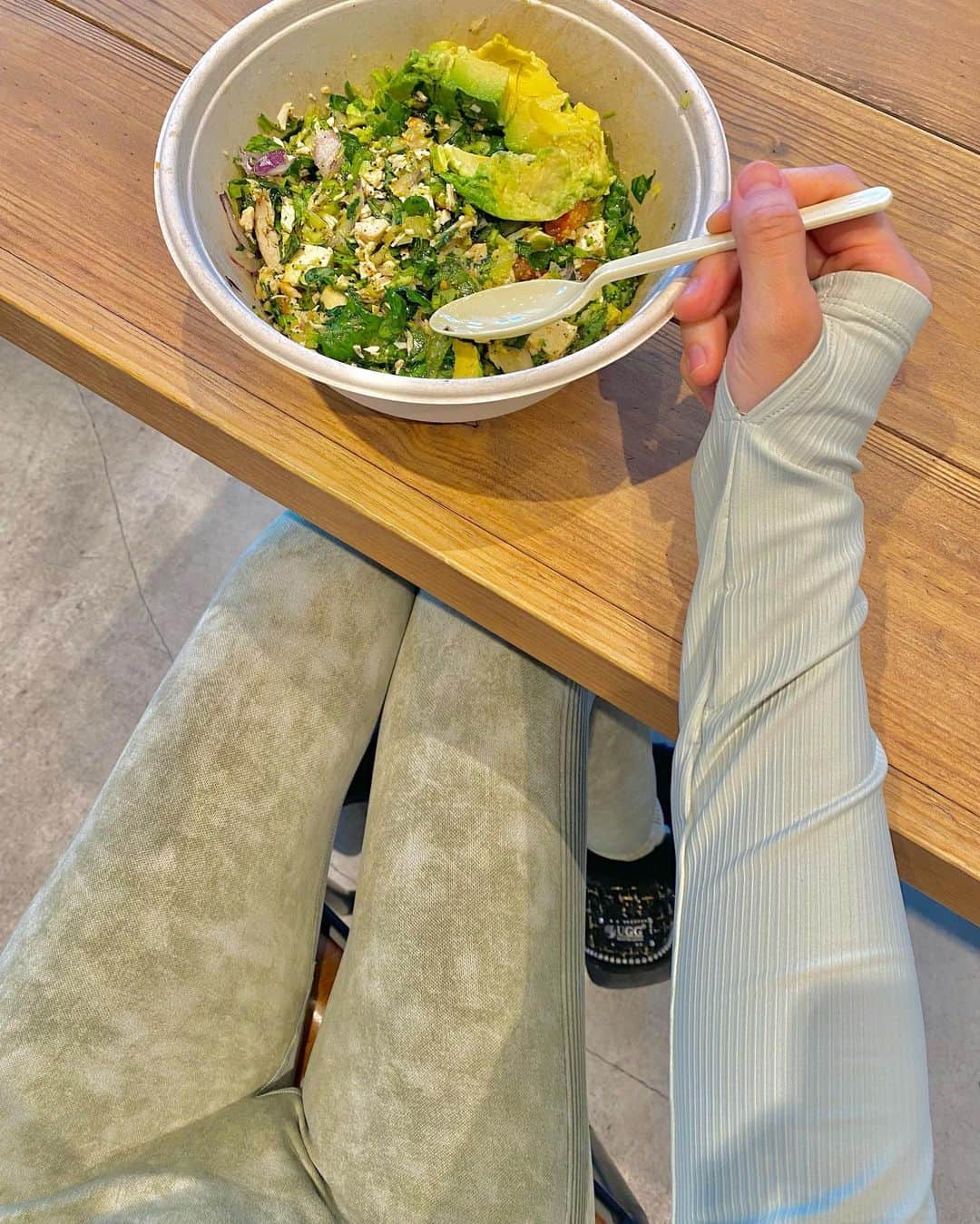 渋谷ゆりのインスタグラム：「ɢʀᴇᴇɴ.🥗  #ALMOORE @almoore_official」