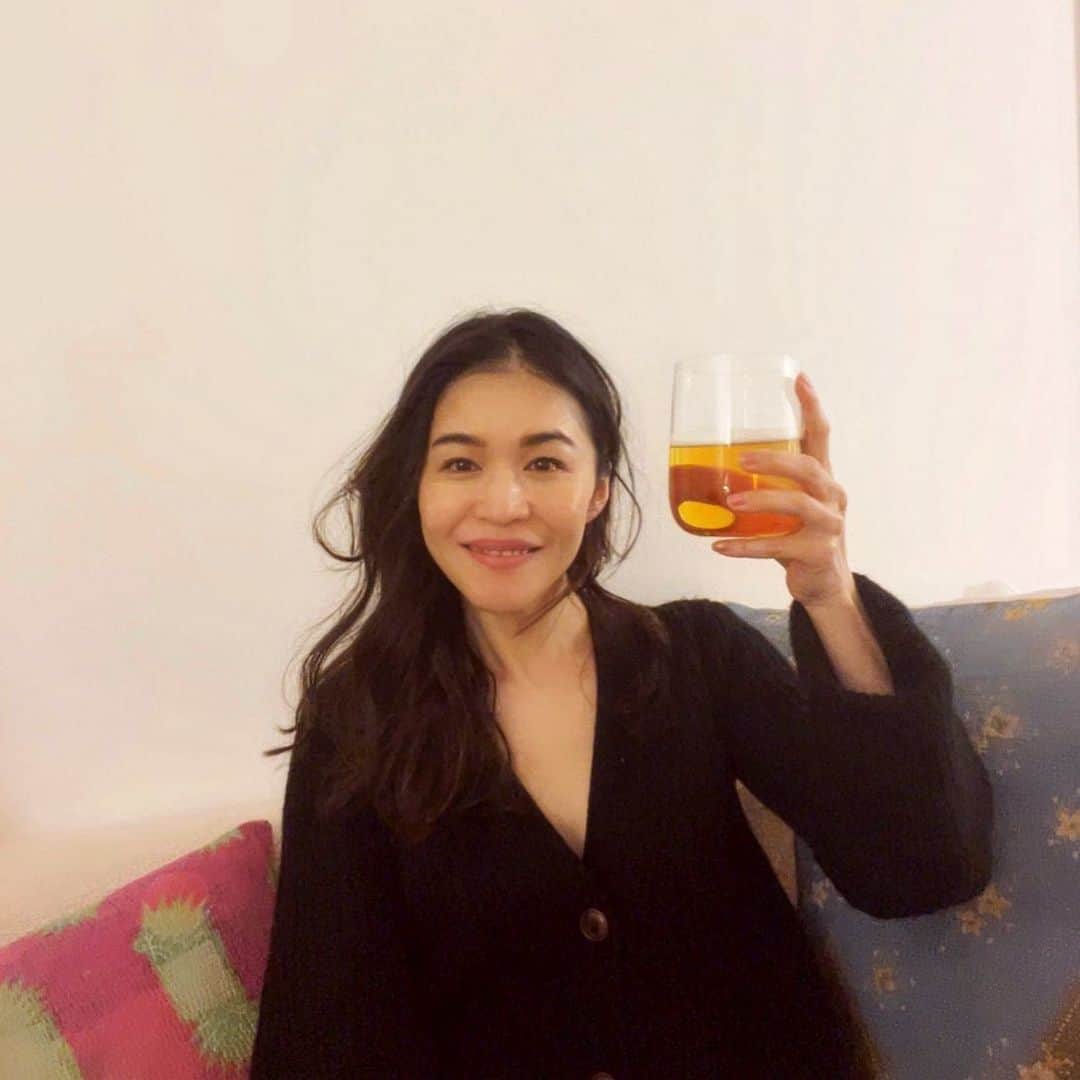 のインスタグラム：「#かんぱーい🍺#先程はお付き合いありがとうございました🙏🏻  #私がスタイリングさせていただく内容や応募方法をお話した#iglive のアーカイブが消えてしまったので😢  @drobe_official のプロフィール画面のリンクから応募下さい☺️ ↑のIGLiveのアーカイブをご覧になって下さいね  今日もありがとうございました おやすみなさい💤」