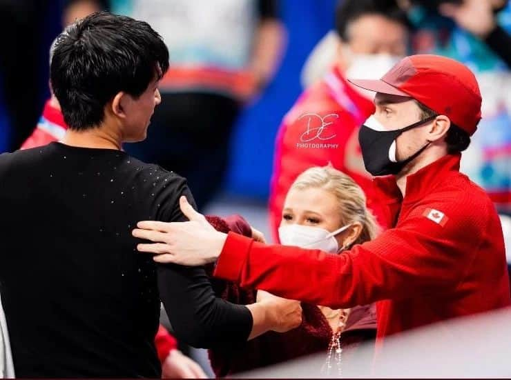 マイケル・マリナロのインスタグラム：「Super proud of our training mates @riku9111 & @kihara_ryuichi for laying it down today🤘🤘 Congrats on your Olympic medal 🥉🥉😍 well deserved 🙌🙌🙌 . . . 📷@danielleearlphotography  #teamcanada #olympics #bejing2022 #creatinghistory #beijing2022 #olympicgames #bronze #skating #lululemon #ioc #isu #olympic #medalist #olympicmedalist #japan #japanese #team teammates #friends #skatecanada #teamjapan」