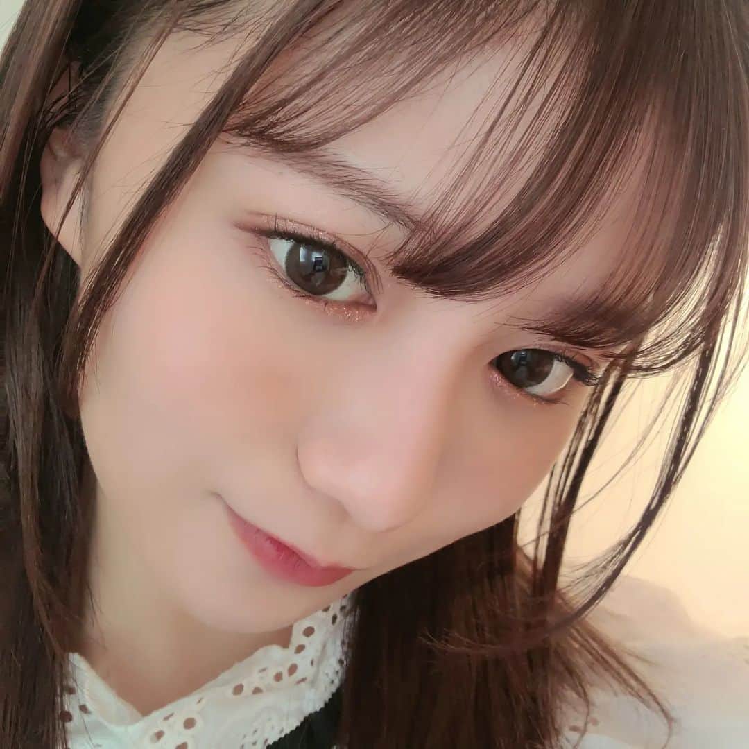 星名美怜さんのインスタグラム写真 - (星名美怜Instagram)「🖤🖤🖤 . @ricafrosh.official を使ってメイク❤️  アイシャドウのラメ感と発色がかわいすぎる！ メイクさんにも好評でしたっ  グリッターも乾燥とかせずに１日持つ✨  そしてティントは安定で最強！  とってもかわいい❤️❤️ ポーチのマストアイテムですっ . #mireinsta #mireinocosme #星名美怜  #毎日メイク #最新コスメ #おすすめコスメ #リカフロッシュ #ricafrosh」2月7日 22時52分 - hoshina_mirei_official