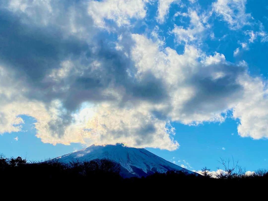 穂川果音さんのインスタグラム写真 - (穂川果音Instagram)「いつかの空☁️  今日もお疲れ様でした〜  　#sky #skyporn #空」2月7日 23時38分 - hokawakanonn