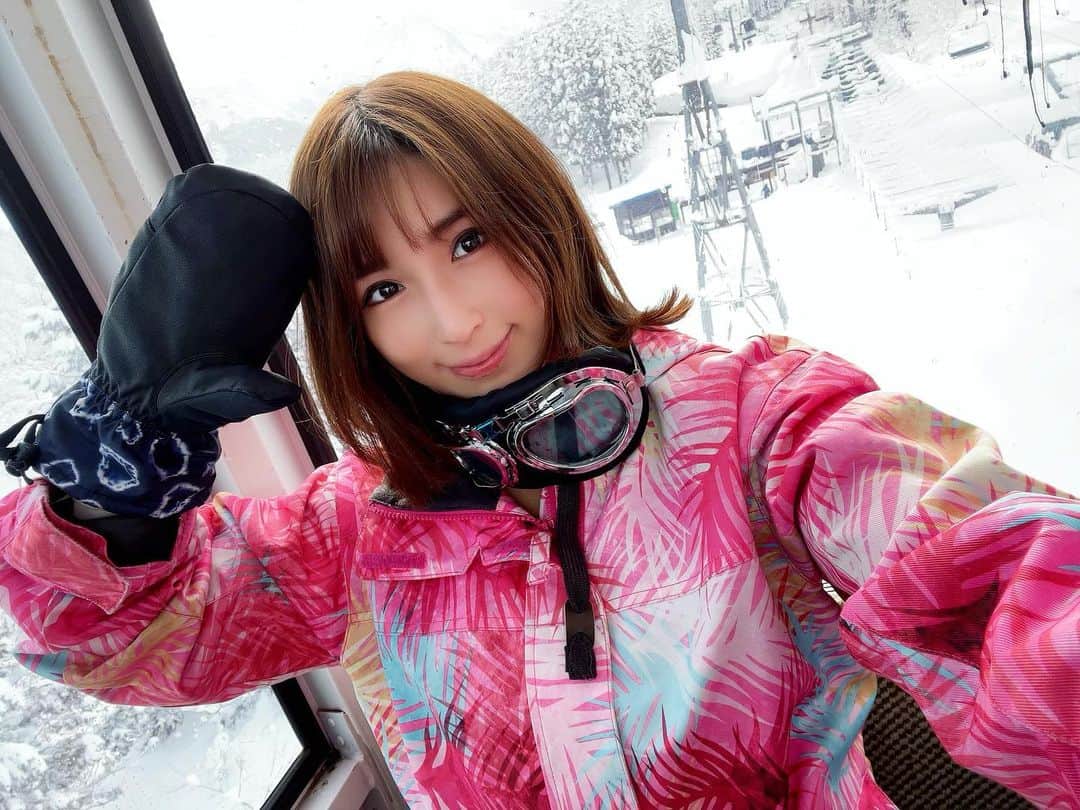 星野ナミのインスタグラム：「初スノボ楽し過ぎた🏂❄️  Enjoyed my first snowboarding so much. 🤍」