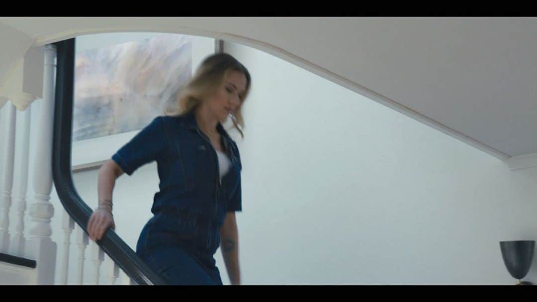 ジェフ・ベゾスのインスタグラム：「Alexa, play our new Super Bowl ad.」
