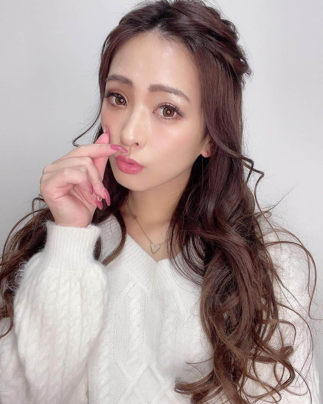 Fujikoのインスタグラム：「おやすみなさい🌙💤  #fujiko#fashion#singer#make#ファッション#コスメ#follow#likeforlike#followme#makeup#dress#hairstyle#kawaii#l4l#ふじこ#フジコ#me #beautiful#love#code」