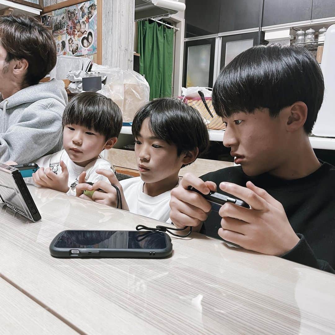 カノンのインスタグラム：「🎮🕹」
