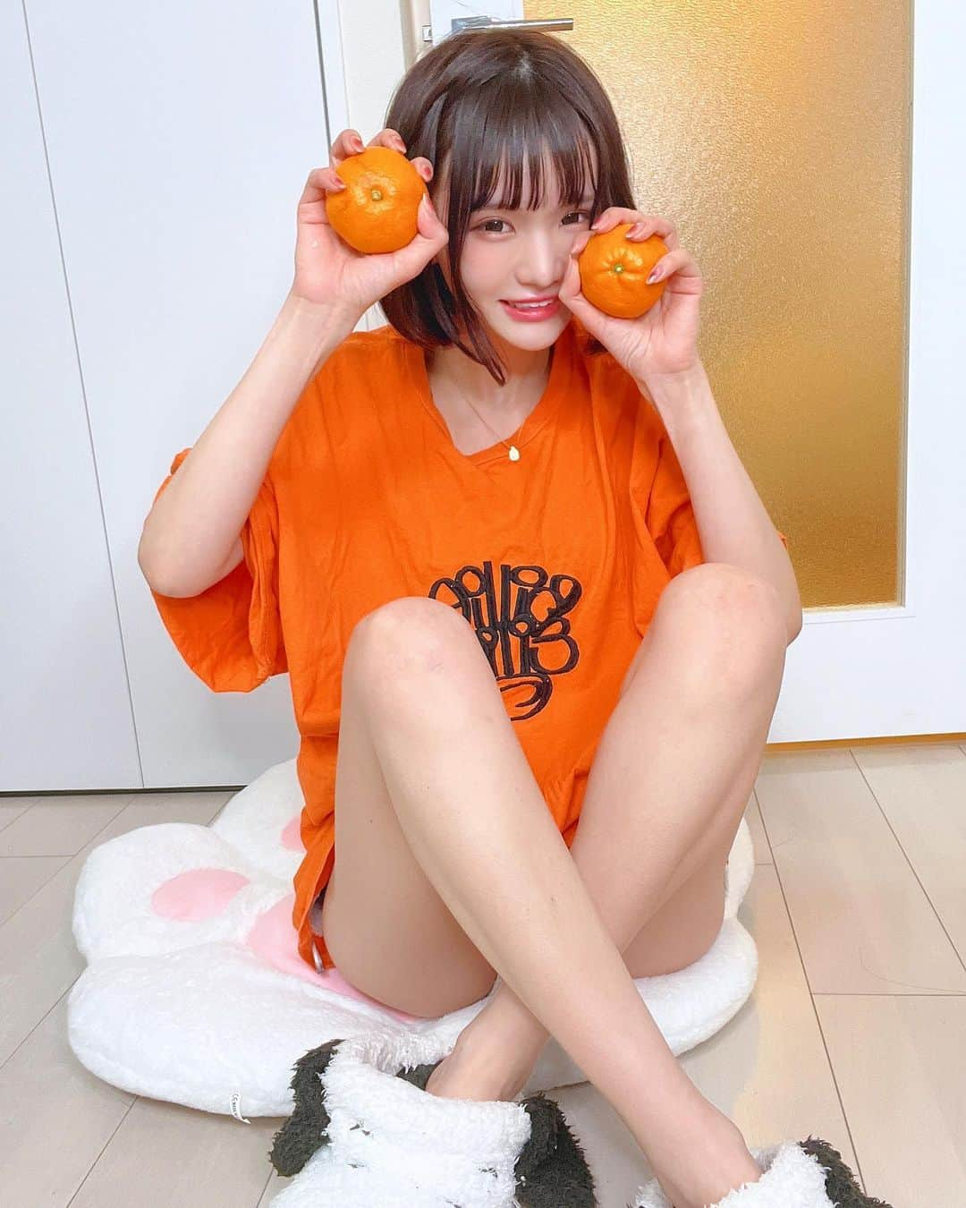 みもれもんさんのインスタグラム写真 - (みもれもんInstagram)「I feel like I want to be a mandarin orange today 🍊🍋 !!haha  れもんちゃん🍋 今日はみかんちゃんになりたい気分🍊!! ( ⑉¯ ꇴ ¯⑉ )ニヤ😈  #みもれもん #黒髪 #ボブ #黒髪ボブ #ショートヘア#日本女孩 #インスタグラビア#大人女子 #一个人生活 #Mimolemon #Japanesegirl #japan #asiangirl #otaku #tokyo #opensea #」2月8日 12時36分 - mimore_mon0929