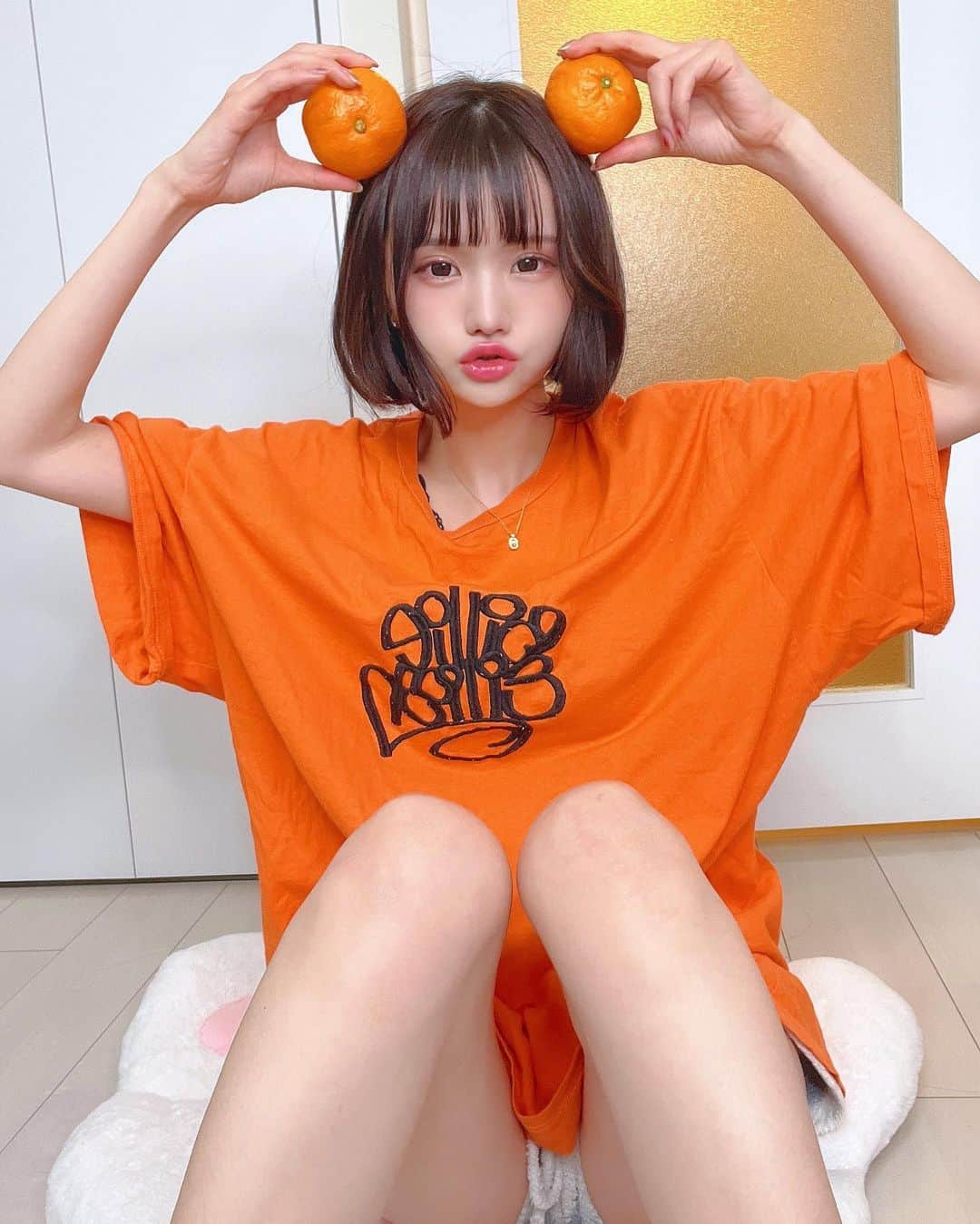 みもれもんさんのインスタグラム写真 - (みもれもんInstagram)「I feel like I want to be a mandarin orange today 🍊🍋 !!haha  れもんちゃん🍋 今日はみかんちゃんになりたい気分🍊!! ( ⑉¯ ꇴ ¯⑉ )ニヤ😈  #みもれもん #黒髪 #ボブ #黒髪ボブ #ショートヘア#日本女孩 #インスタグラビア#大人女子 #一个人生活 #Mimolemon #Japanesegirl #japan #asiangirl #otaku #tokyo #opensea #」2月8日 12時36分 - mimore_mon0929