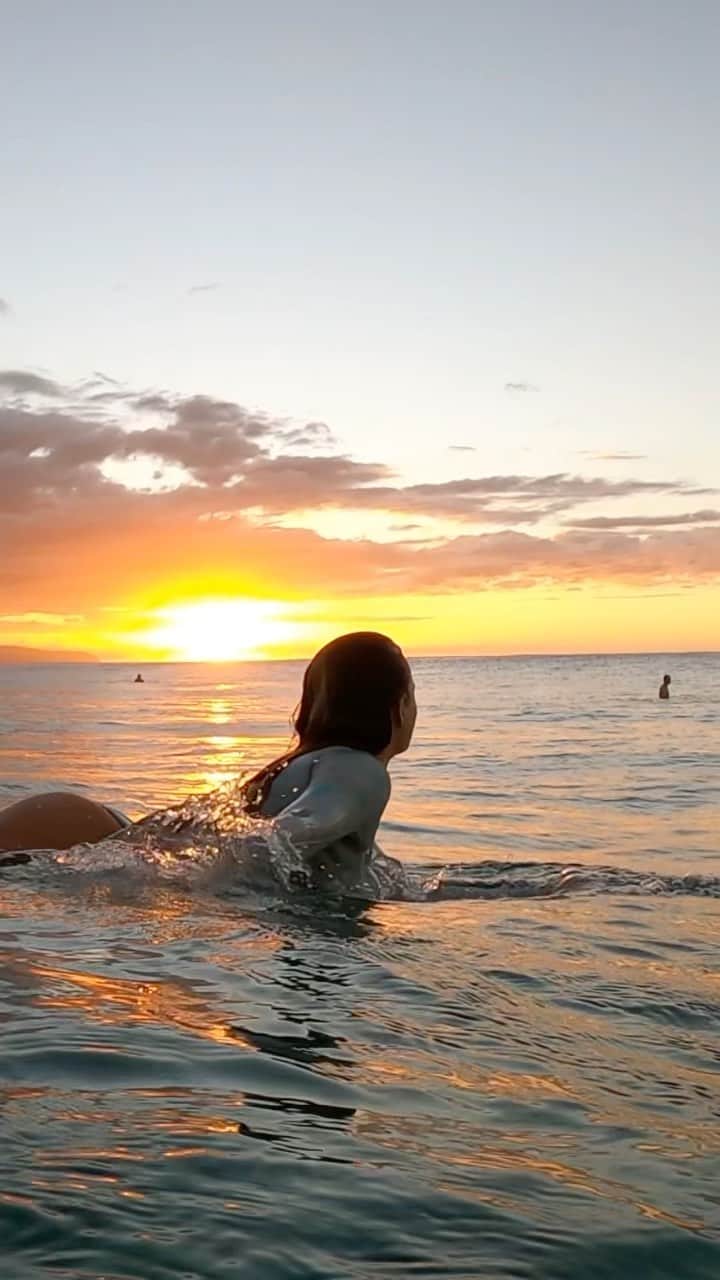 アラナ・ブランチャードのインスタグラム：「Best part of the day. Go to sneak out for 20min while the sun went down✨」