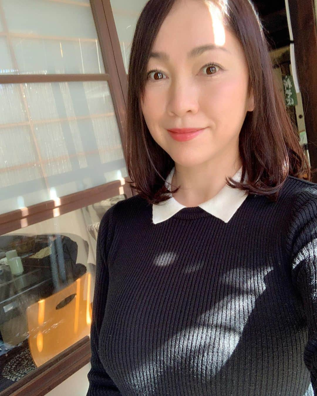 田中悦子さんのインスタグラム写真 - (田中悦子Instagram)「秩父はお蕎麦が美味しいんです❣️  ここの本家　原は有名店😋 平日だというのに満席😅  温かい鴨南蛮をいただきました😋  ここの鴨南蛮そばは茄子や舞茸、山菜などがたくさん入ってて ごま油の風味の珍しいお味です☺️ くせになる美味しさ😋  #鴨南蛮 #鴨南蛮そば  #秩父 #古民家 #蕎麦 #手打ちそば #今日も頑張ろう」2月8日 6時49分 - etsuko.reborn25