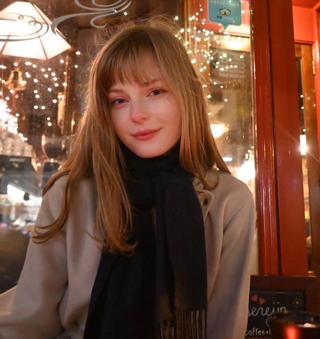 Ella Freyaのインスタグラム：「There are many Dutch people who don’t like Amsterdam. Amsterdam has chaotic feral vibes. But at least it’s never boring..   アムステルダムが嫌いなオランダ人はいます。アムステルダムはカオスなワイルドの雰囲気がある。でも少なくとも退屈はしません...。」