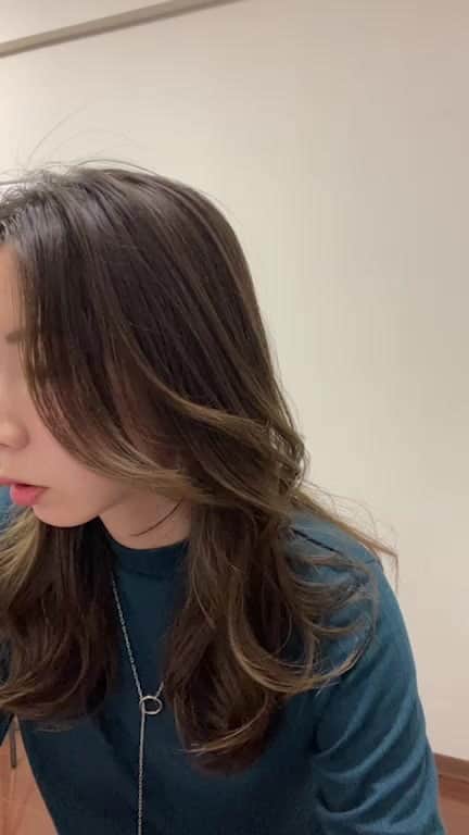 竹原三貴のインスタグラム：「・ ・ ・ ちょこっとLive配信しました〜 そして週末あたりも またやりたいなーと考えたり、、  みなさん、 コロナや寒波に気をつけて 今週もお過ごしください🤓  #企画とか一緒に考えてくれるフォロワーの皆さん最高なんだが  #韓国風ヘア　#ヨシンモリ巻き #プロボウラー #雑談部屋」