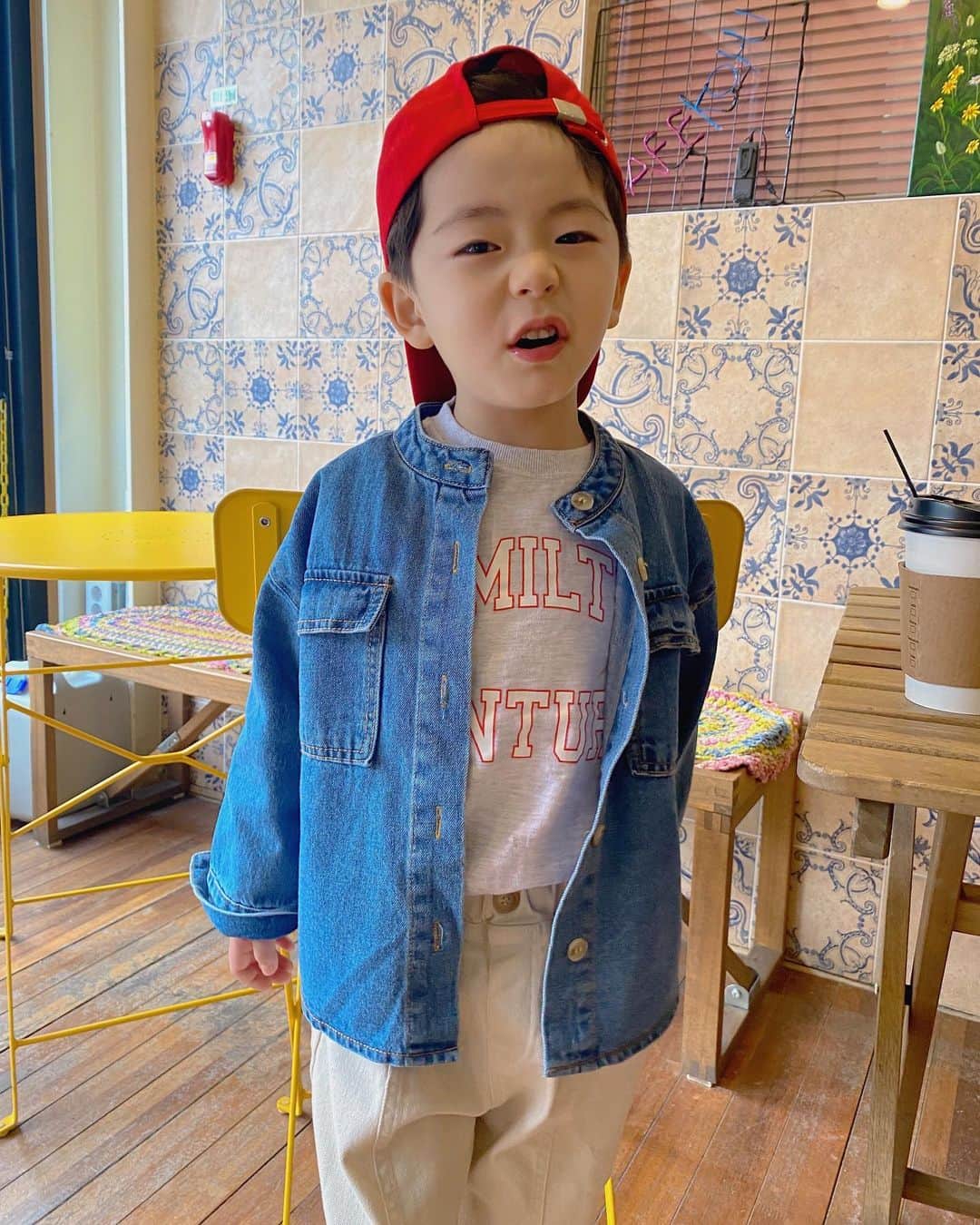 ウンチェのインスタグラム：「어제 쇼트트랙 보고  화가난다 , 화가나😡  요즘 확진자수가 무섭게 증가중이어서 등원 안 시키고 가정보육 중인 뜽유도  같이 올림픽 보며 ,  👦🏻 엄마~ 이기는게 중요한게 아니지?  #어린뜽유가 #더낫네 #아들스타그램 #육아스타그램」