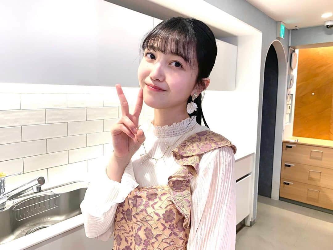 久保史緒里ファンアカウントのインスタグラム：「新妻感。 #乃木坂46 #久保史緒里 #久保ちゃん #毎日久保史緒里 #久保ちゃん白すぎ可愛すぎ  #久保史緒里さんしか #毎日がkuboshioriday」