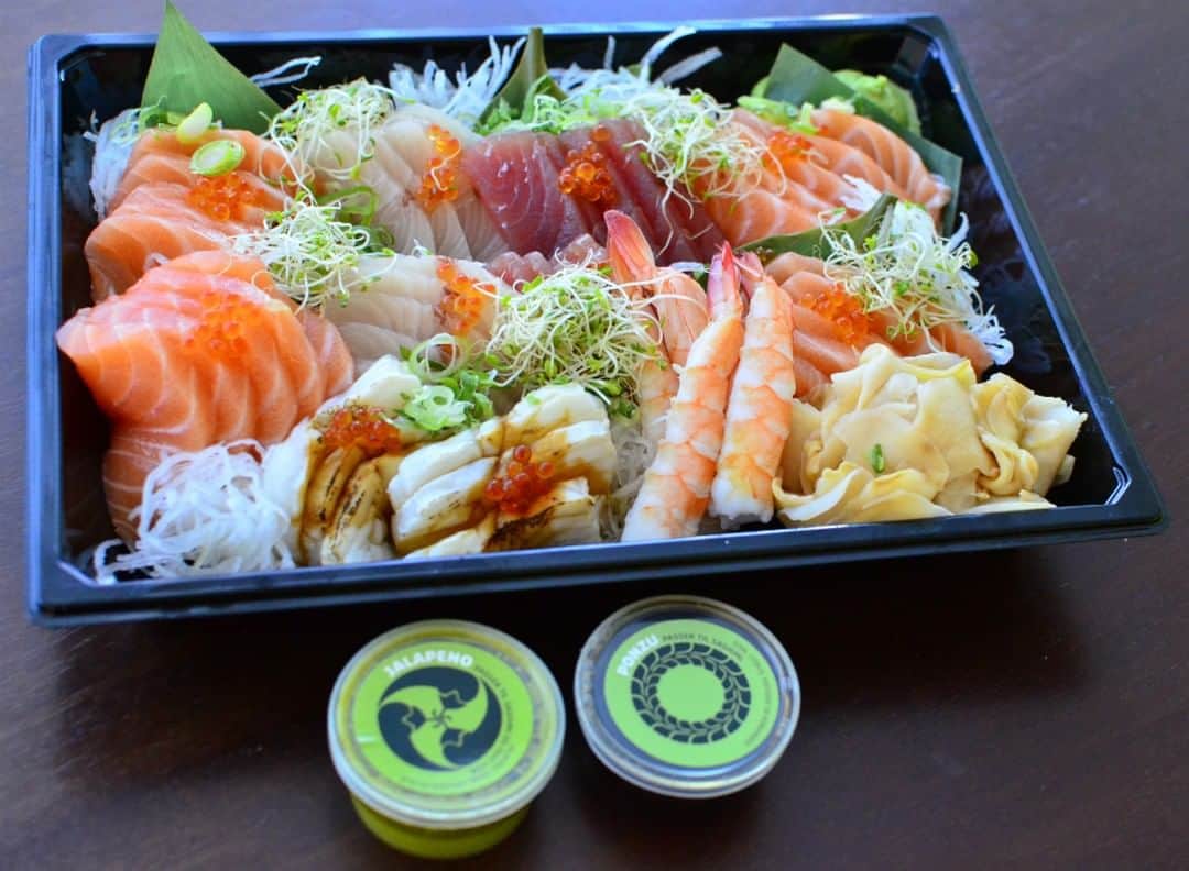 Rie's Healthy Bento from Osloのインスタグラム：「It was my daughter'a birthday yesterday and I made a Japanese dinner for her. She likes Sashimi and I bought a platter from Sushi restaurant. Tuna, Norwegian Salmon, Hamachi, Seared Halibut and Shrimp with 3 different sauces (Ponzu, regular soy sauce and green Jalapeno sauce). I was amazed by this Jalapeno sauce for Sashimi, specially for white fish, it added a nice kick to lean fish! I would very much like to know the recipe.. hmmm... #sashimi #Japanesefood #instafood #happybirthday @sabisushifornebu」