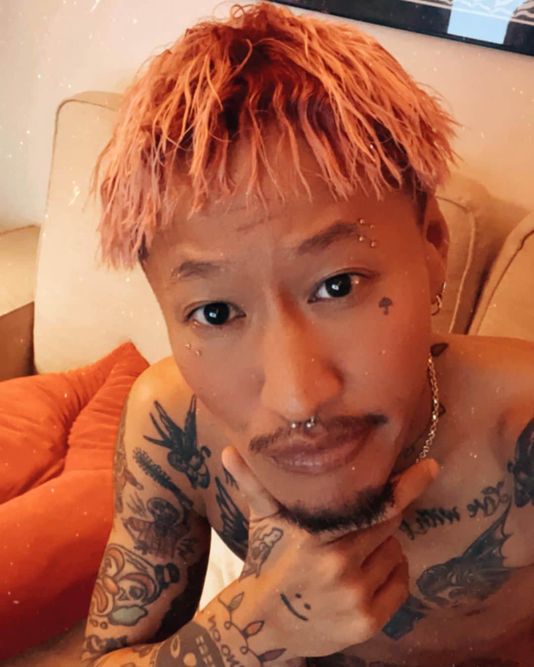 のインスタグラム：「さぁ、変な髪型さんざんやってきてたどりついたのはツイストパーマです ⁡ Hair by @rawtary_4 💯❤️‍🔥」
