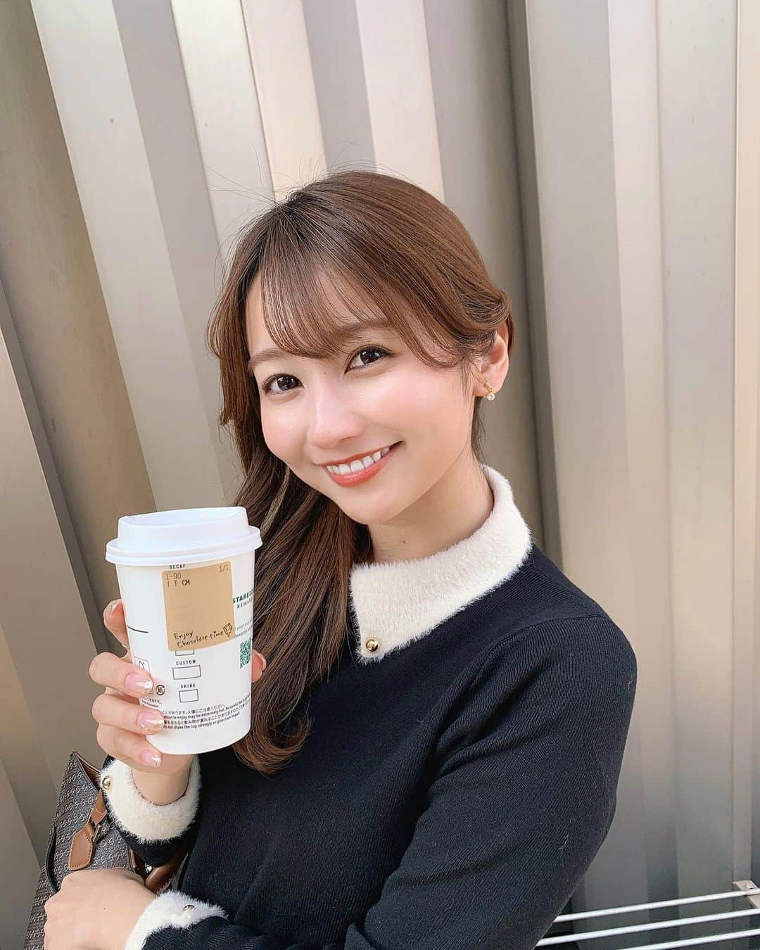 細沼紗花さんのインスタグラム写真 - (細沼紗花Instagram)「.  とある日のOLランチ時間👱🏻‍♀️ スタバと共に午後も頑張った☕️♡  . #ロングヘア#ロングレイヤー#レイヤーカット#くびれヘア#くびれロング#顔周りカット#イヤリングカット#韓国ヘア#ヨシンモリ#シースルー#前髪カット#グレージュ#オフィスコーデ#スタバ#丸の内ol」2月8日 20時00分 - sayaka_hosonuma