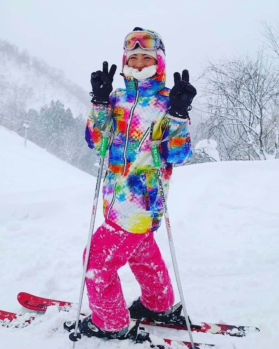 大島璃乃さんのインスタグラム写真 - (大島璃乃Instagram)「【思い出シリーズ④】 人生初スキー⛷スノボ🎿  ず〜っとやってみたかったので 2022年のスタートを新しい挑戦をして 迎えられたことに感謝です‼️✨✨ にしてもスノボが激ムズでした😂 リール動画で滑ってる＆転んでる様子を 載せてるので是非ご覧ください⛄️❄️  そして冬季オリンピックも開催中ですね✨ 選手の皆様のご活躍とても嬉しいです。 応援しております💪🔥🔥🔥」2月8日 20時09分 - oisland_rino25