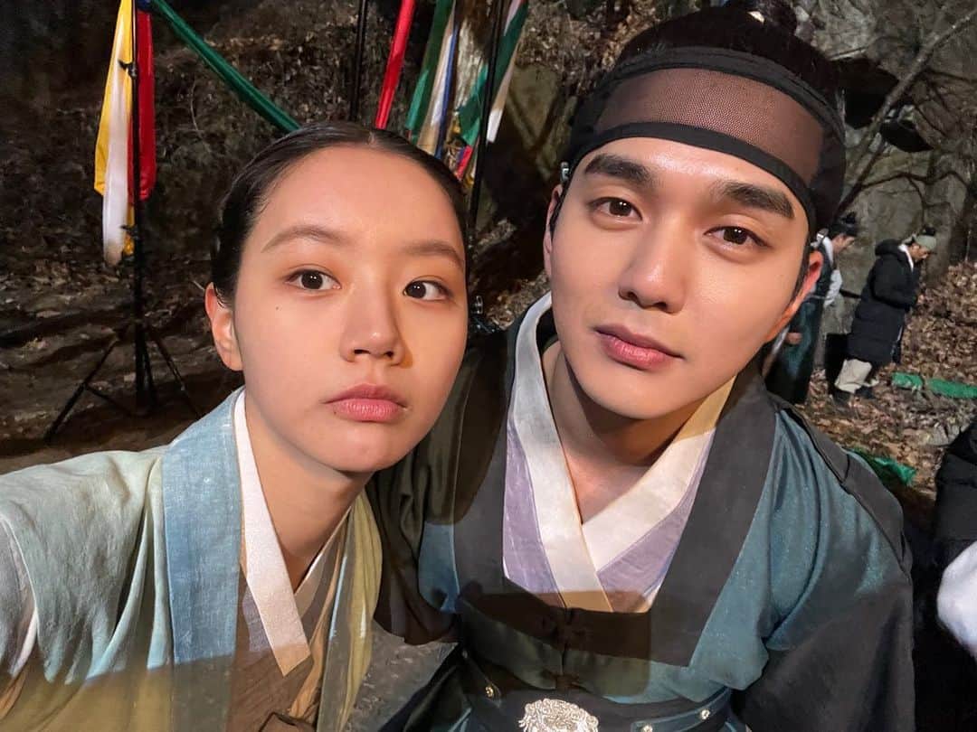 ヘリ のインスタグラム：「오늘 꽃달 13회 14회 연속 방송합니다 !! 오랜만이야 🌸🌙」