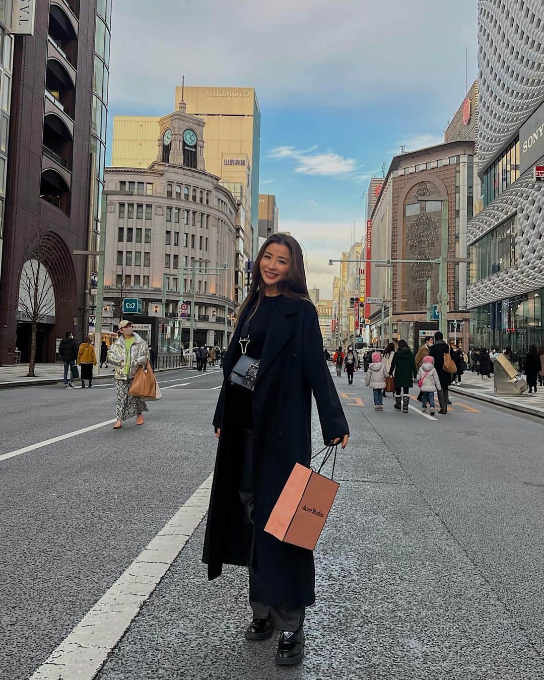MIYAのインスタグラム：「l 𝟐𝟎𝟐𝟐🧚🏾‍♀️🪐⚡️  I'm backkkk tooo Instagram😂🤣  #2022 #memories #happiness #love #🤍」