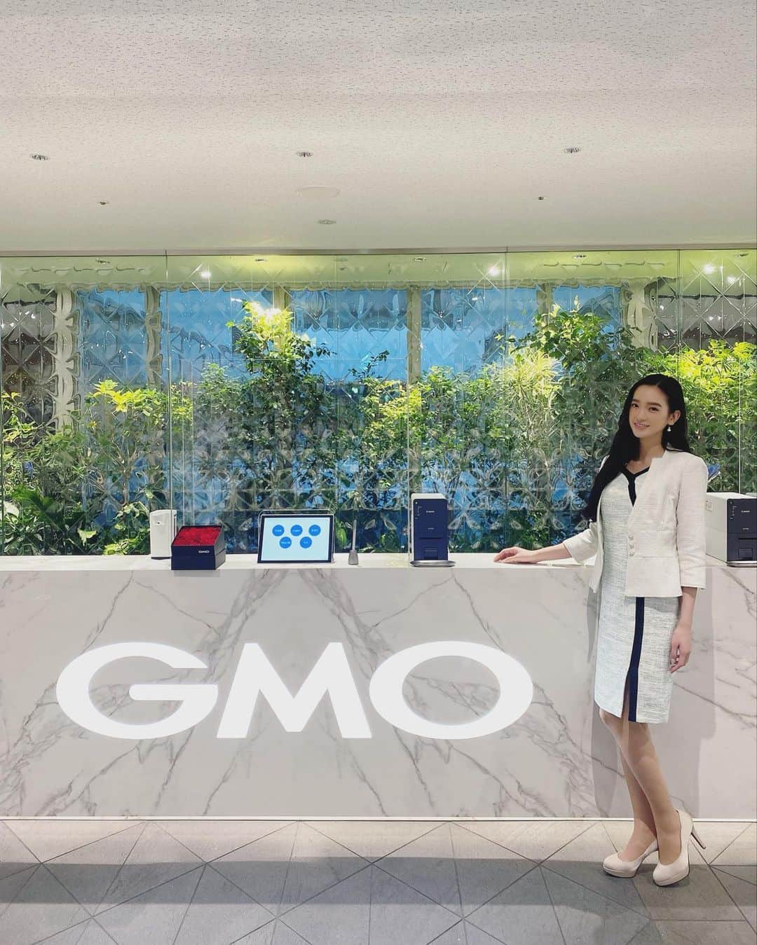 太田麻美のインスタグラム：「GMO様公式YouTubeのCMに出演しています✨ 皆さん是非、チェックしてください✨ 　 『GMOオフィスサポート 法人登記するならGMOオフィスサポート』  https://m.youtube.com/watch?v=8PH0YXZT1_c&feature=youtu.be  https://m.youtube.com/watch?v=bfX-gwxJTiM&feature=youtu.be  #GMO #GMOオフィスサポート #youtube #cm」