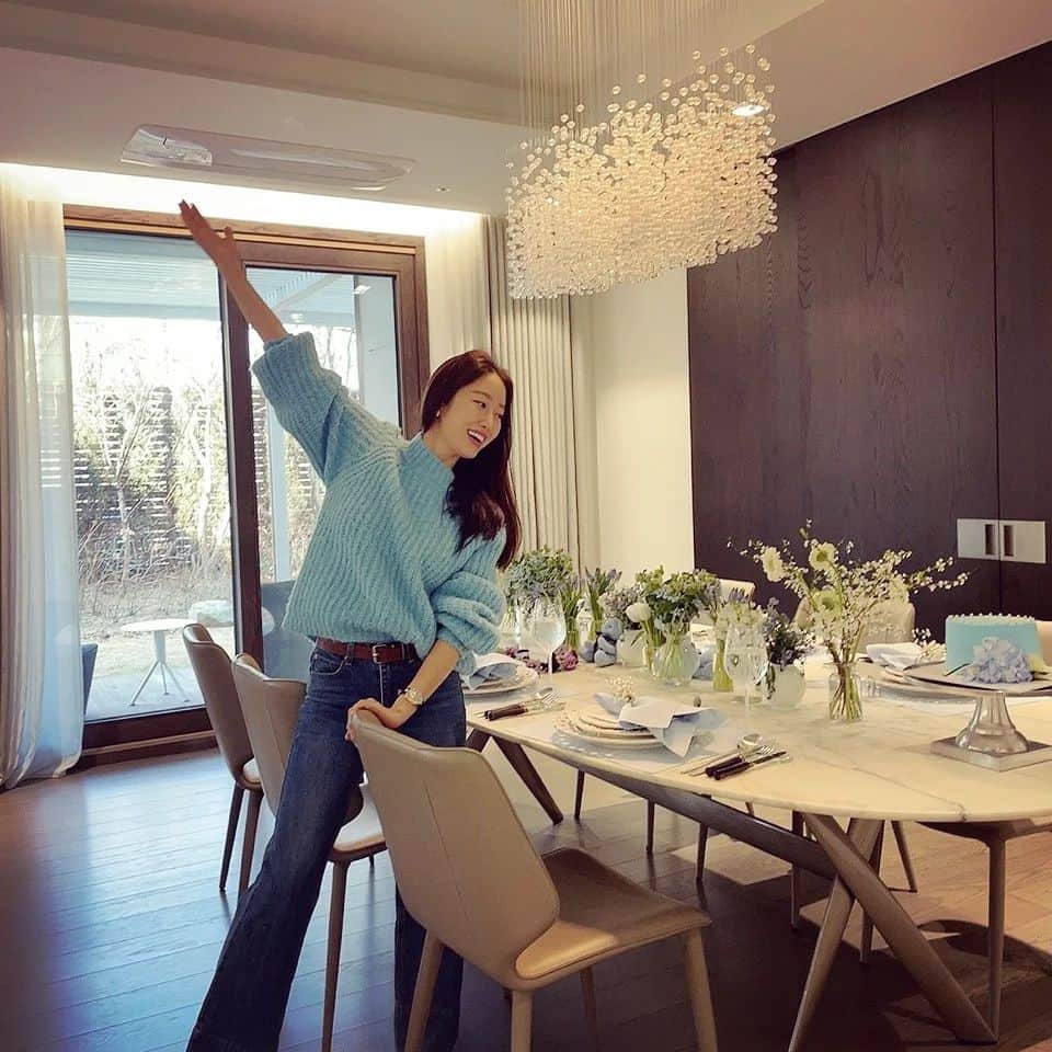 チョン・ヘビンのインスタグラム：「정음아 도도리 행복하겠다🥰 너무나멋진  베이비샤워 준비해주신 채원언니 감사해요☺」